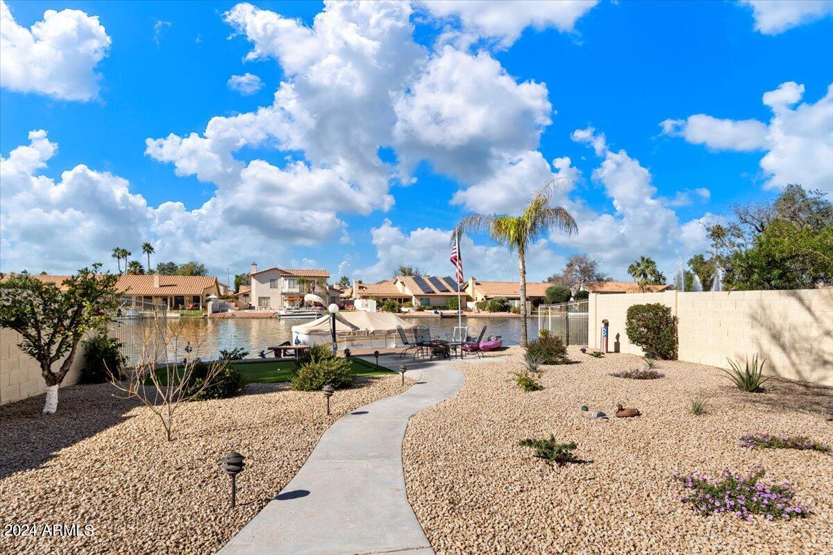 3828 N CARNATION Lane