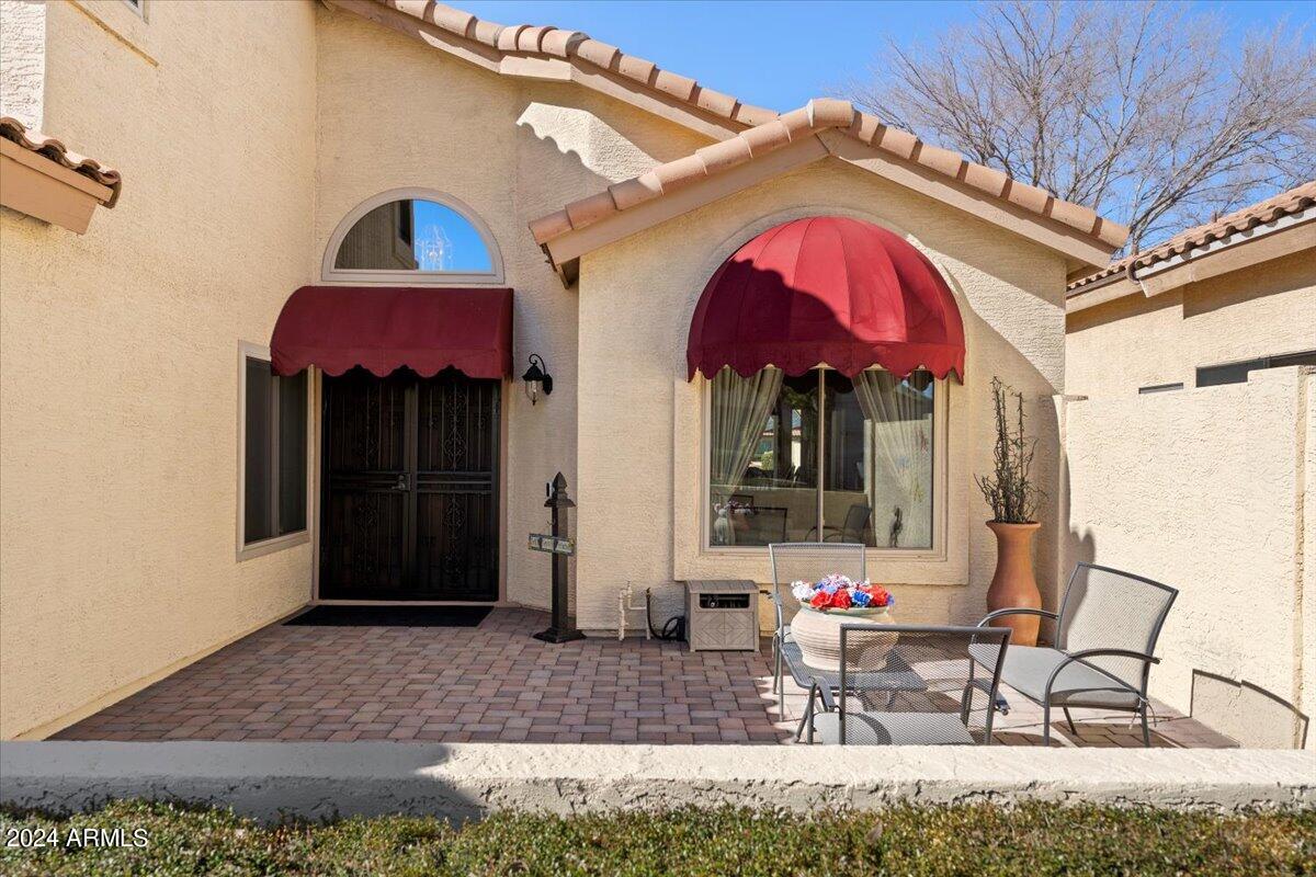 3828 N CARNATION Lane