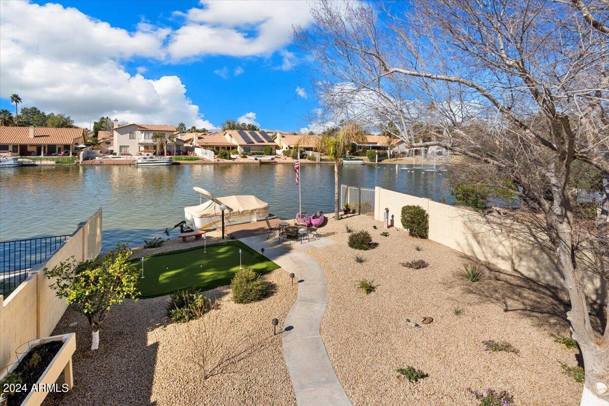 3828 N CARNATION Lane