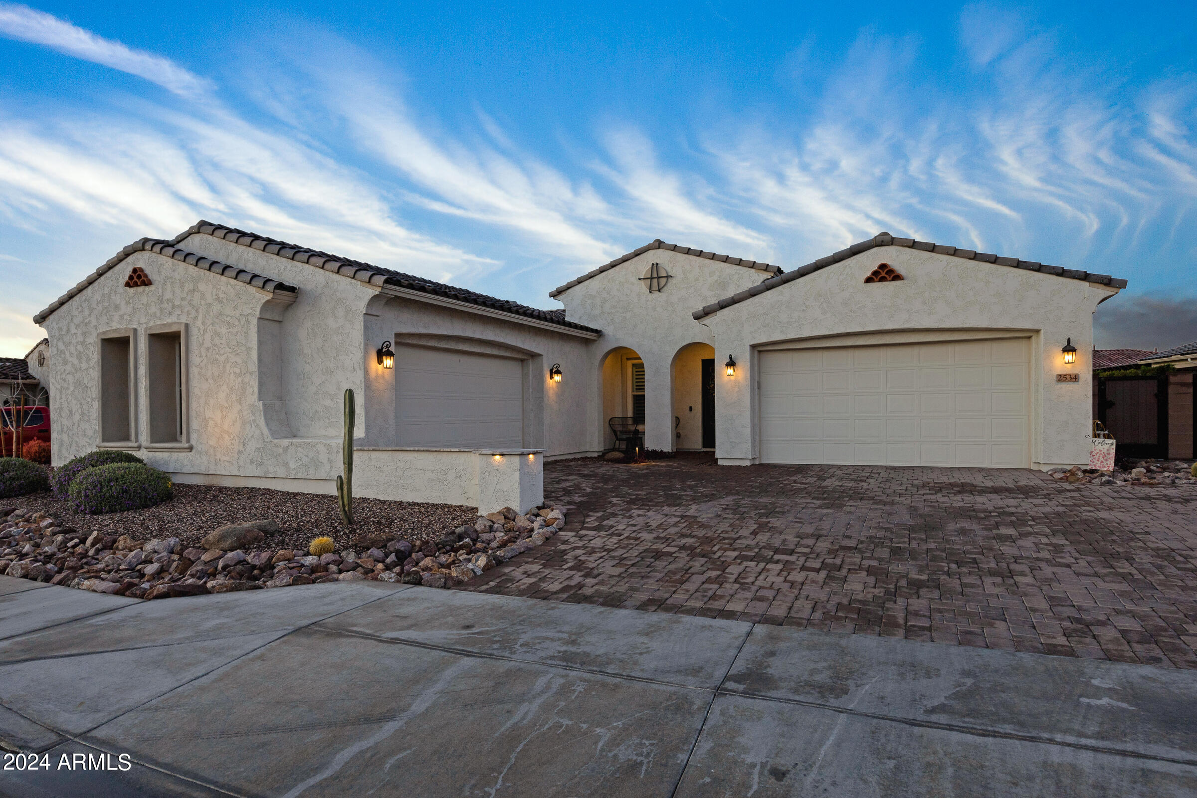 2534 E THORNTON Court