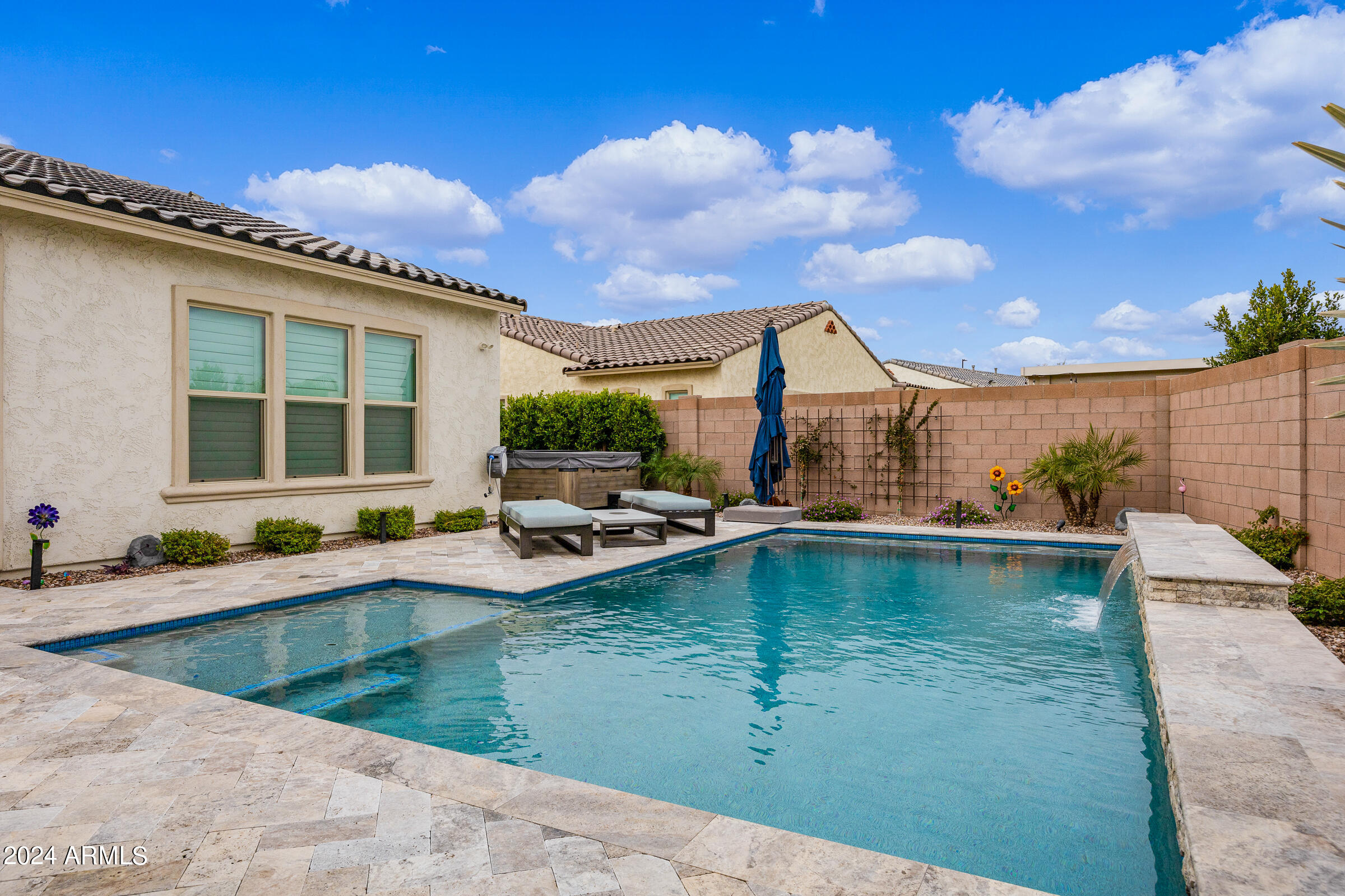 2534 E THORNTON Court