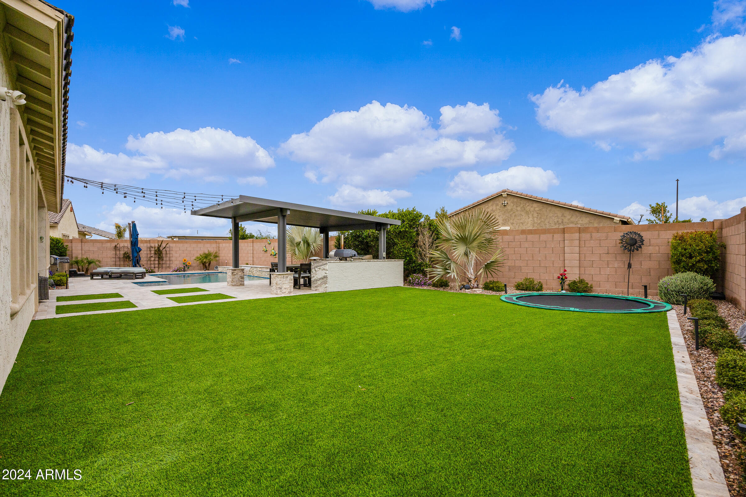 2534 E THORNTON Court
