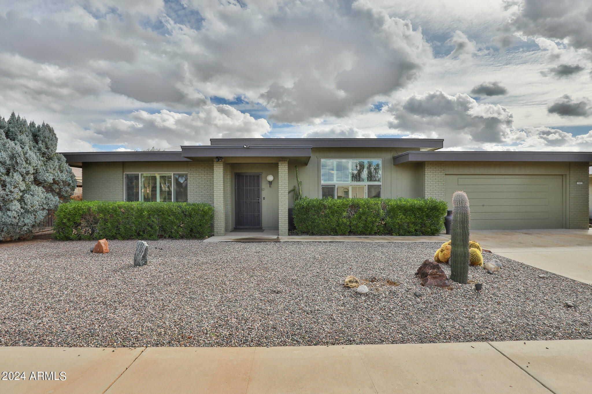 9323 W GLEN OAKS Circle