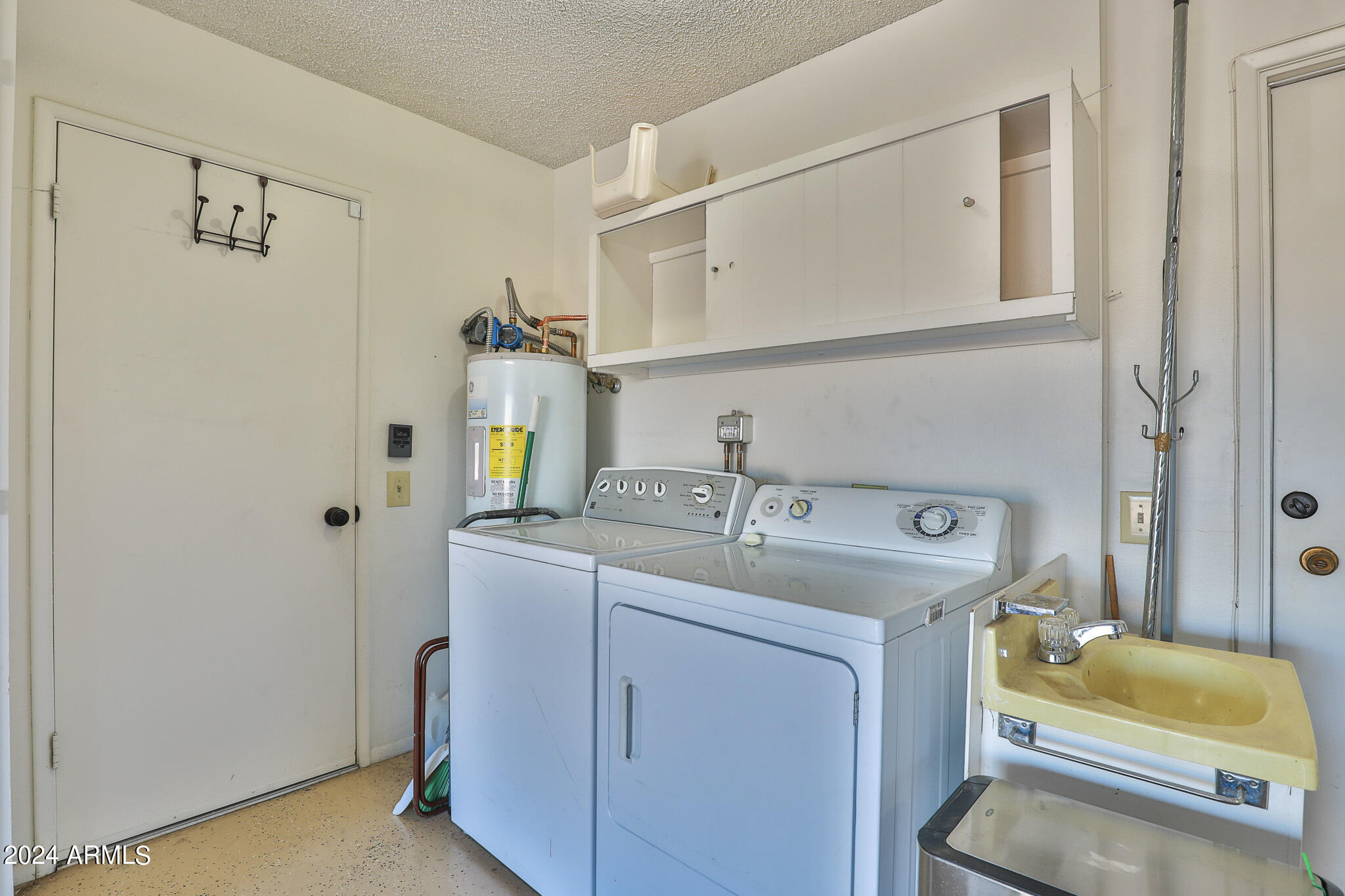 9323 W GLEN OAKS Circle