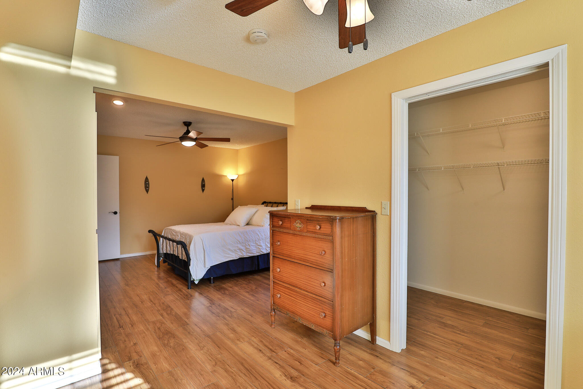 9323 W GLEN OAKS Circle