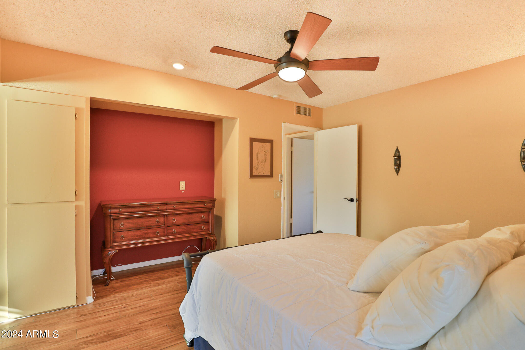 9323 W GLEN OAKS Circle