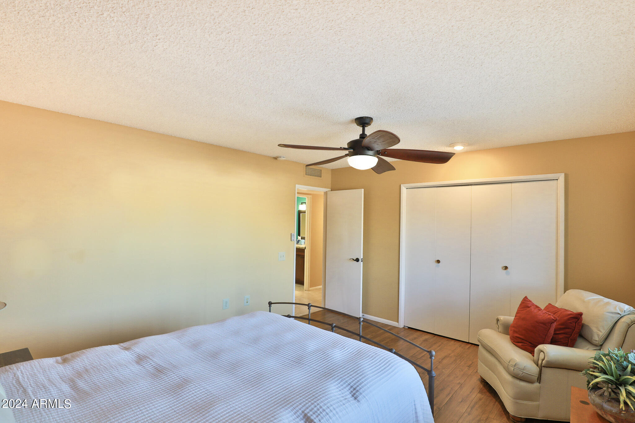 9323 W GLEN OAKS Circle