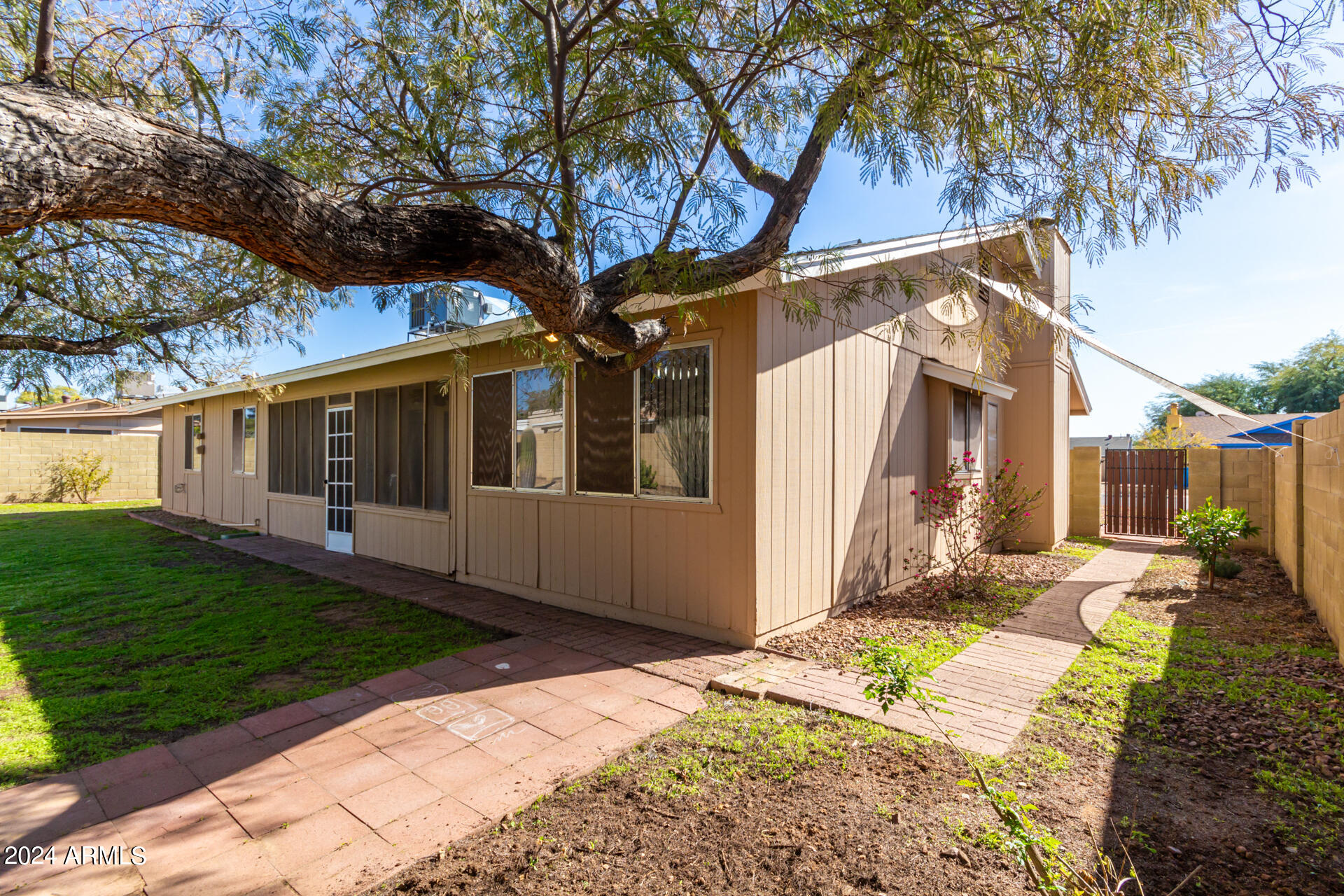 4216 W VILLA RITA Drive