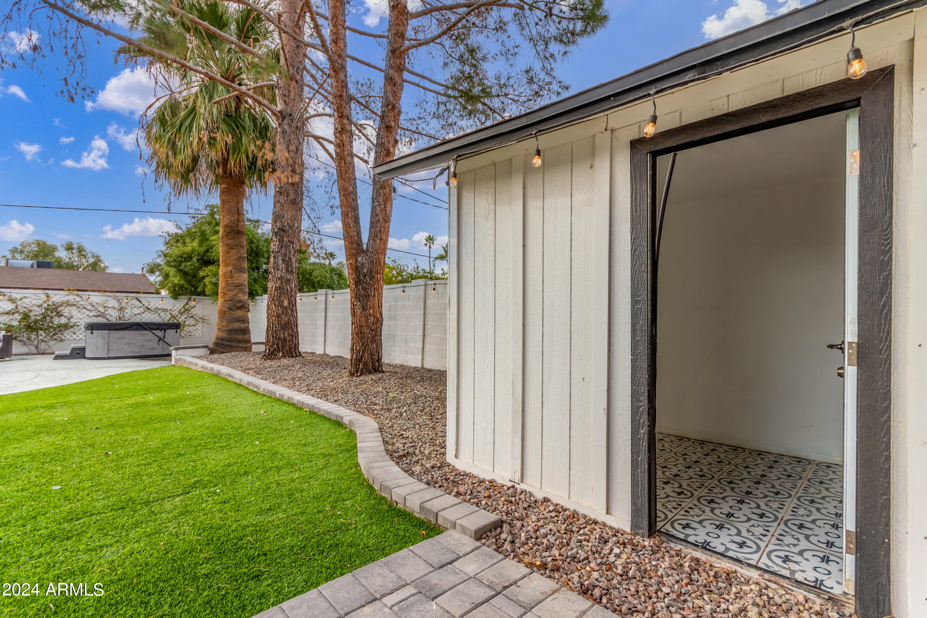 2514 N 49TH Place