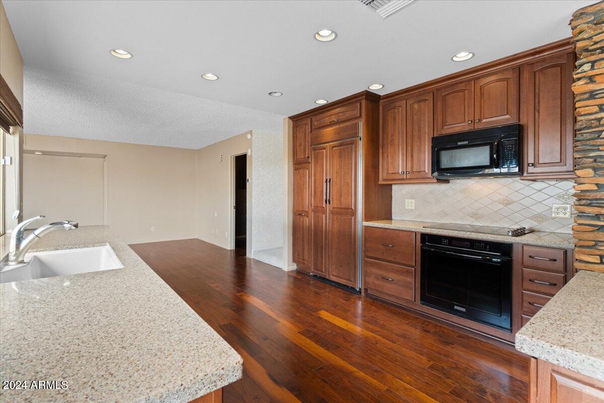 2416 E PIESTEWA PEAK Drive