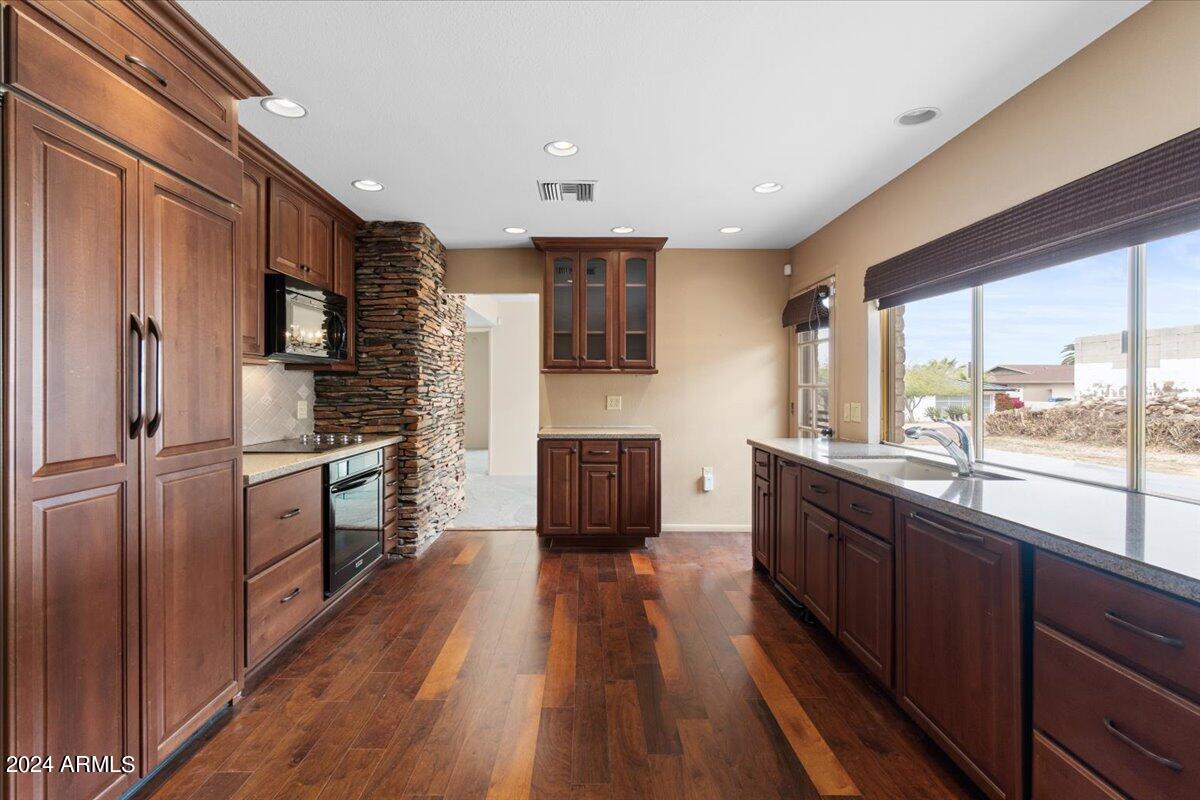 2416 E PIESTEWA PEAK Drive