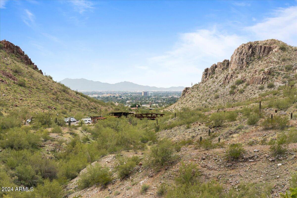 2416 E PIESTEWA PEAK Drive