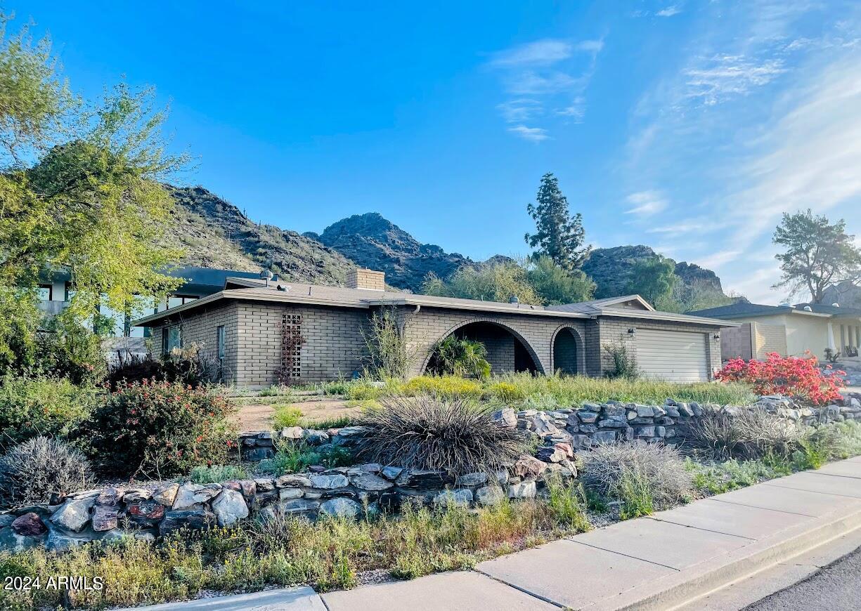 2416 E PIESTEWA PEAK Drive