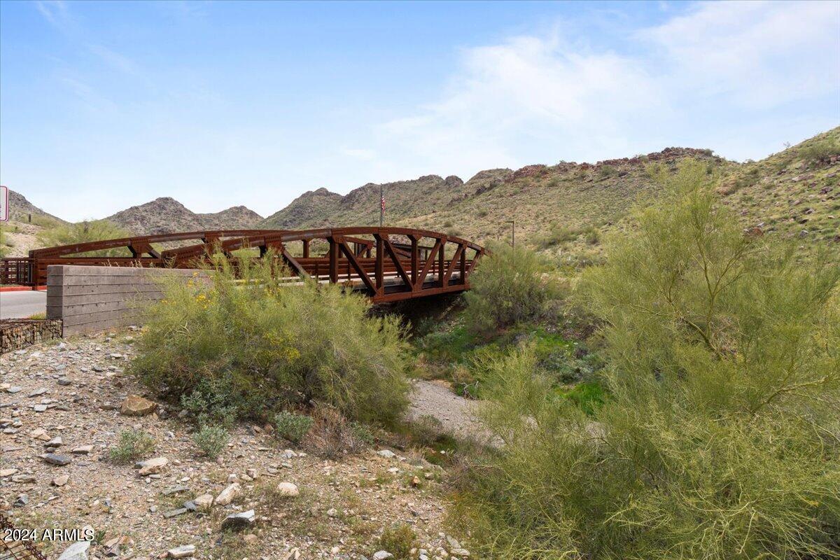 2416 E PIESTEWA PEAK Drive