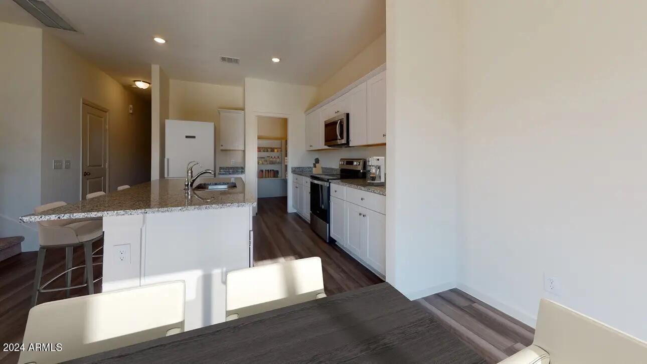 5612 W MOODY Trail