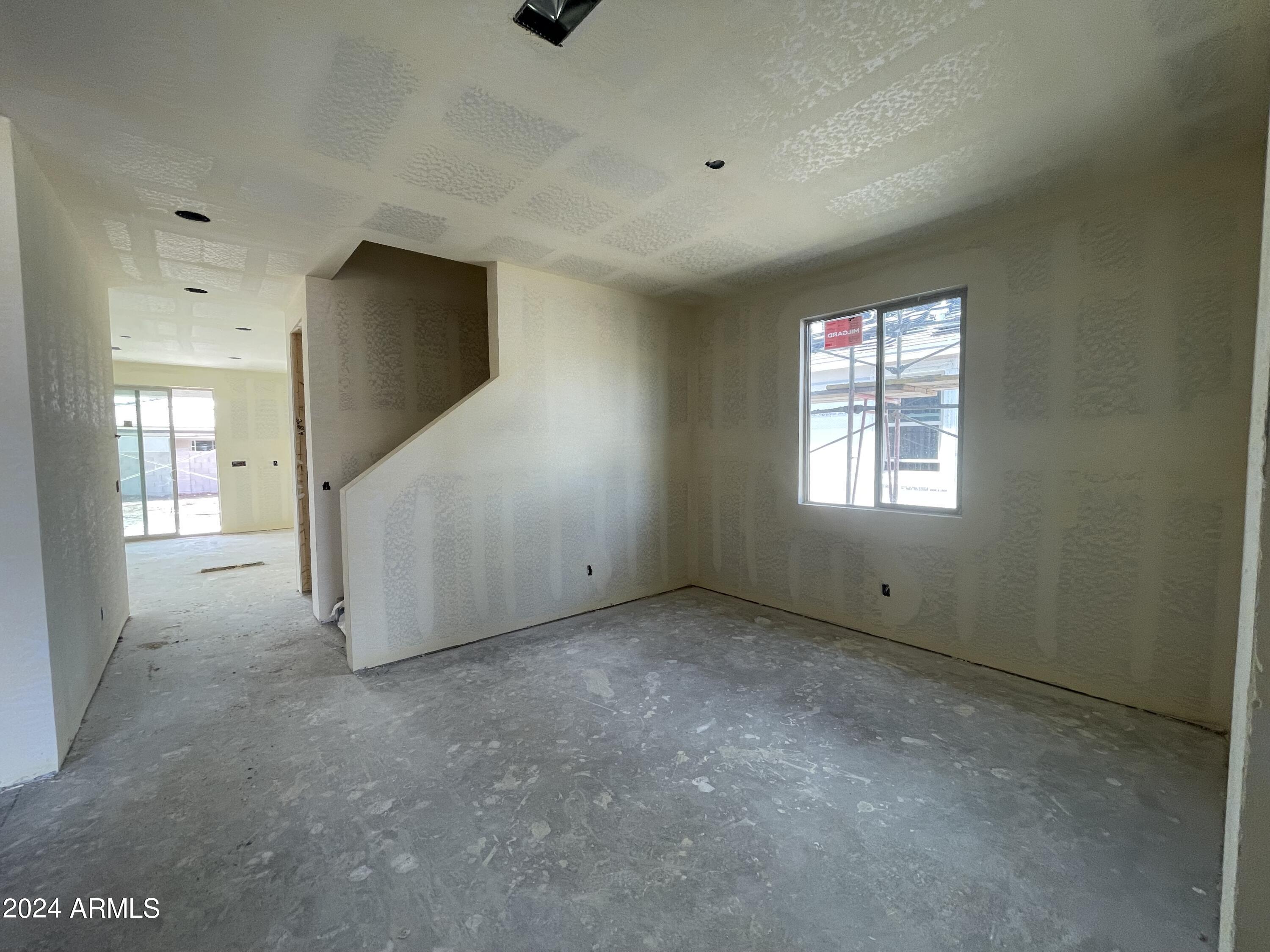 6108 S CALDERON