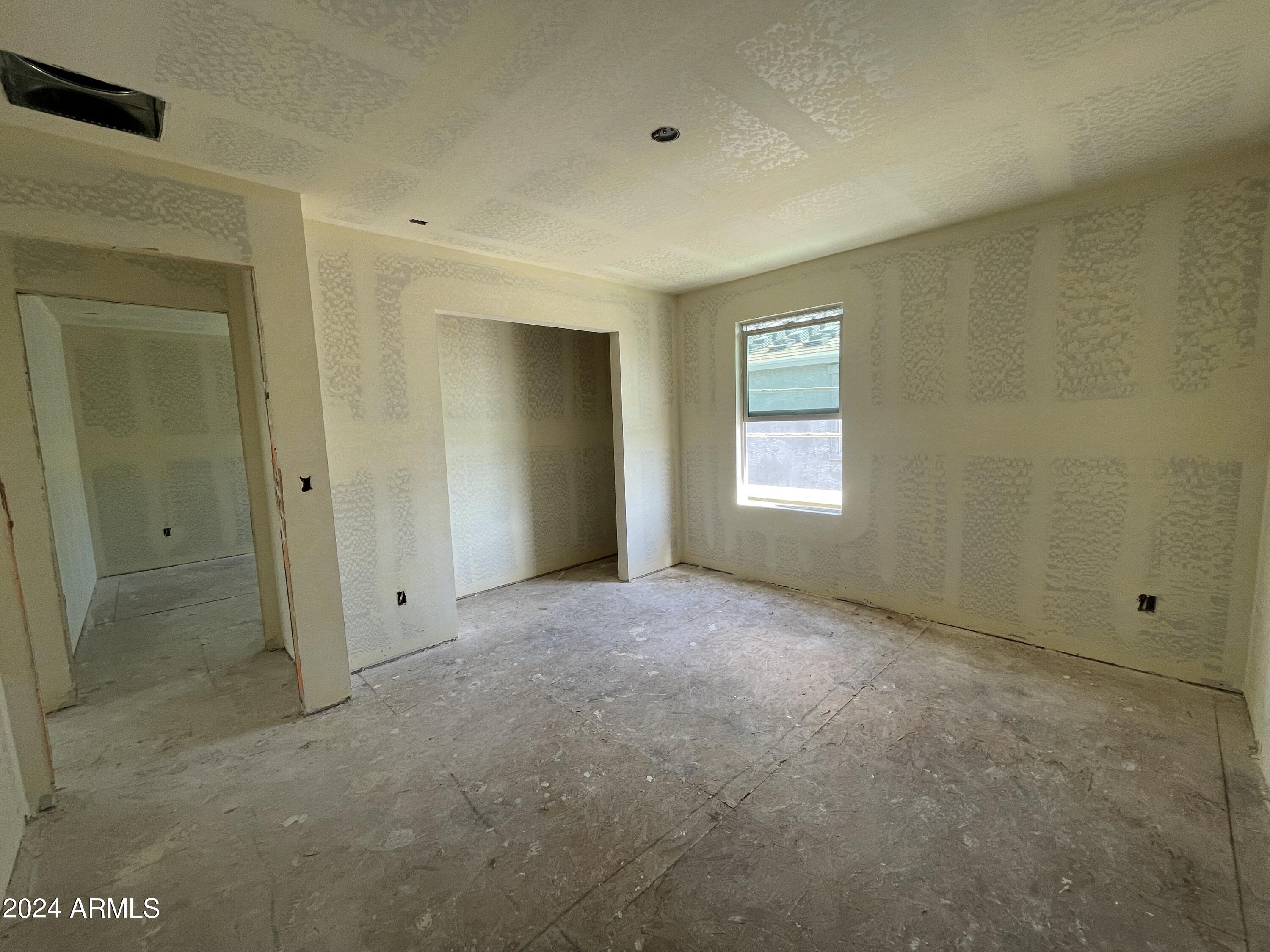 6108 S CALDERON