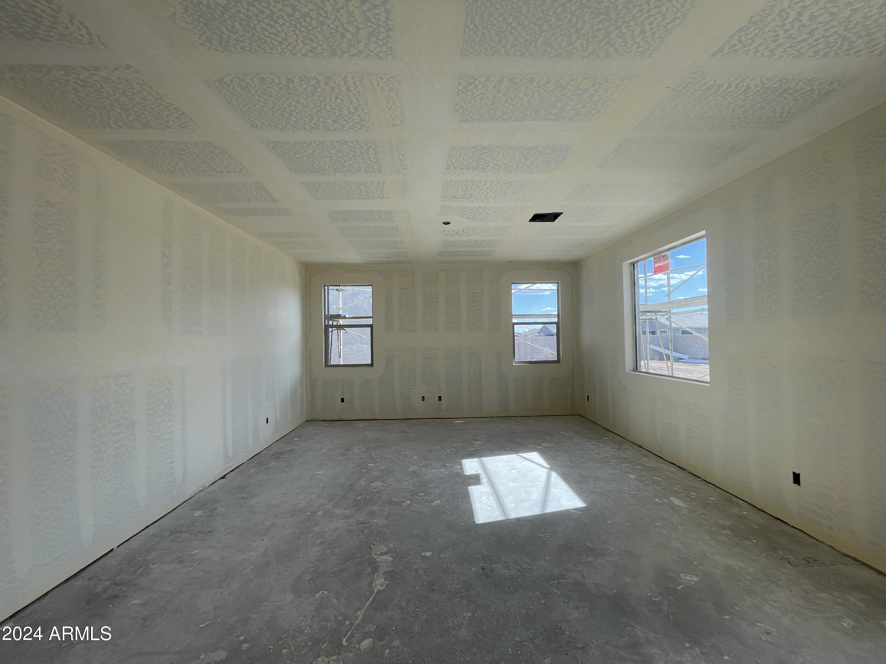 6108 S CALDERON