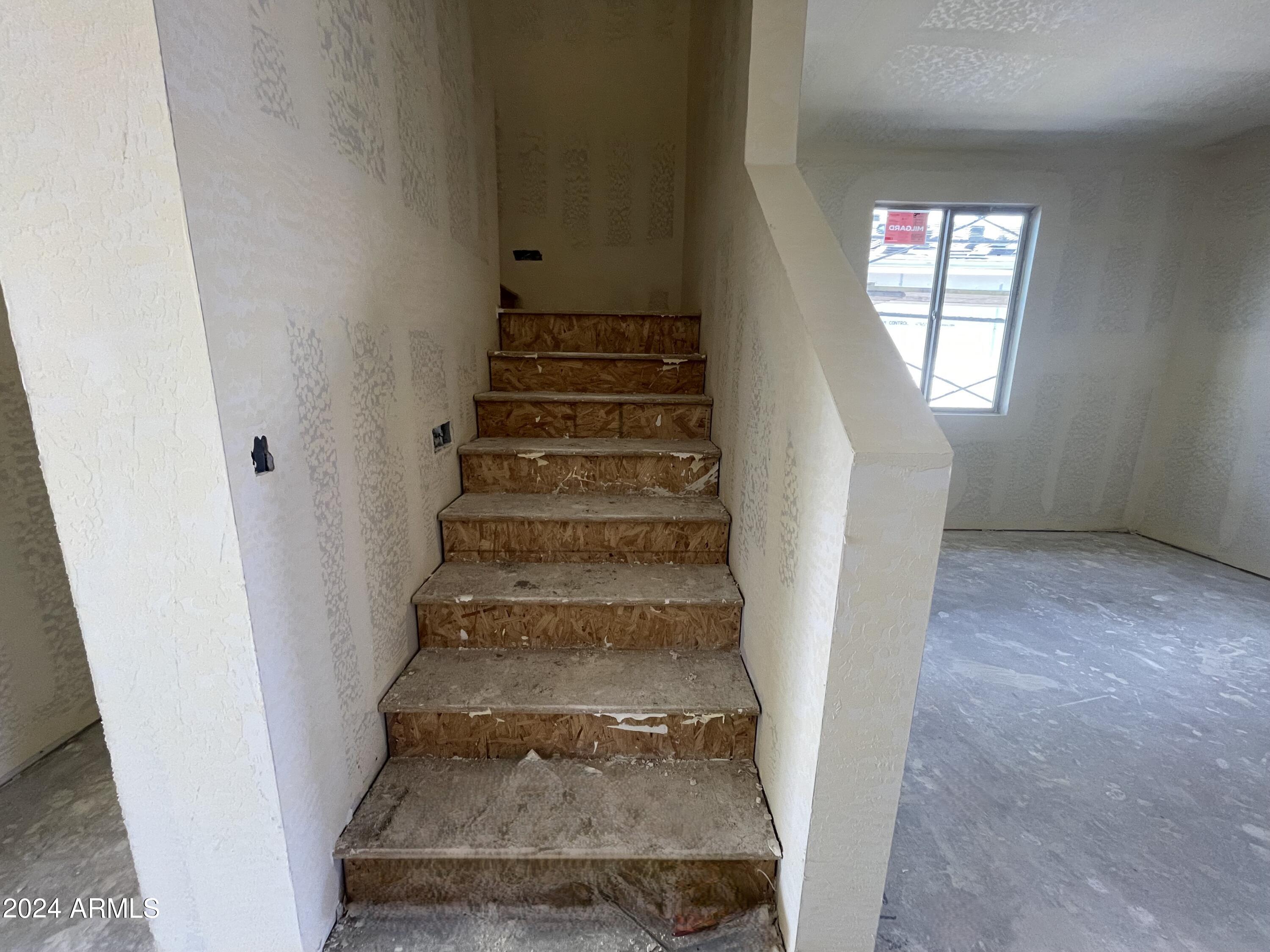 6108 S CALDERON
