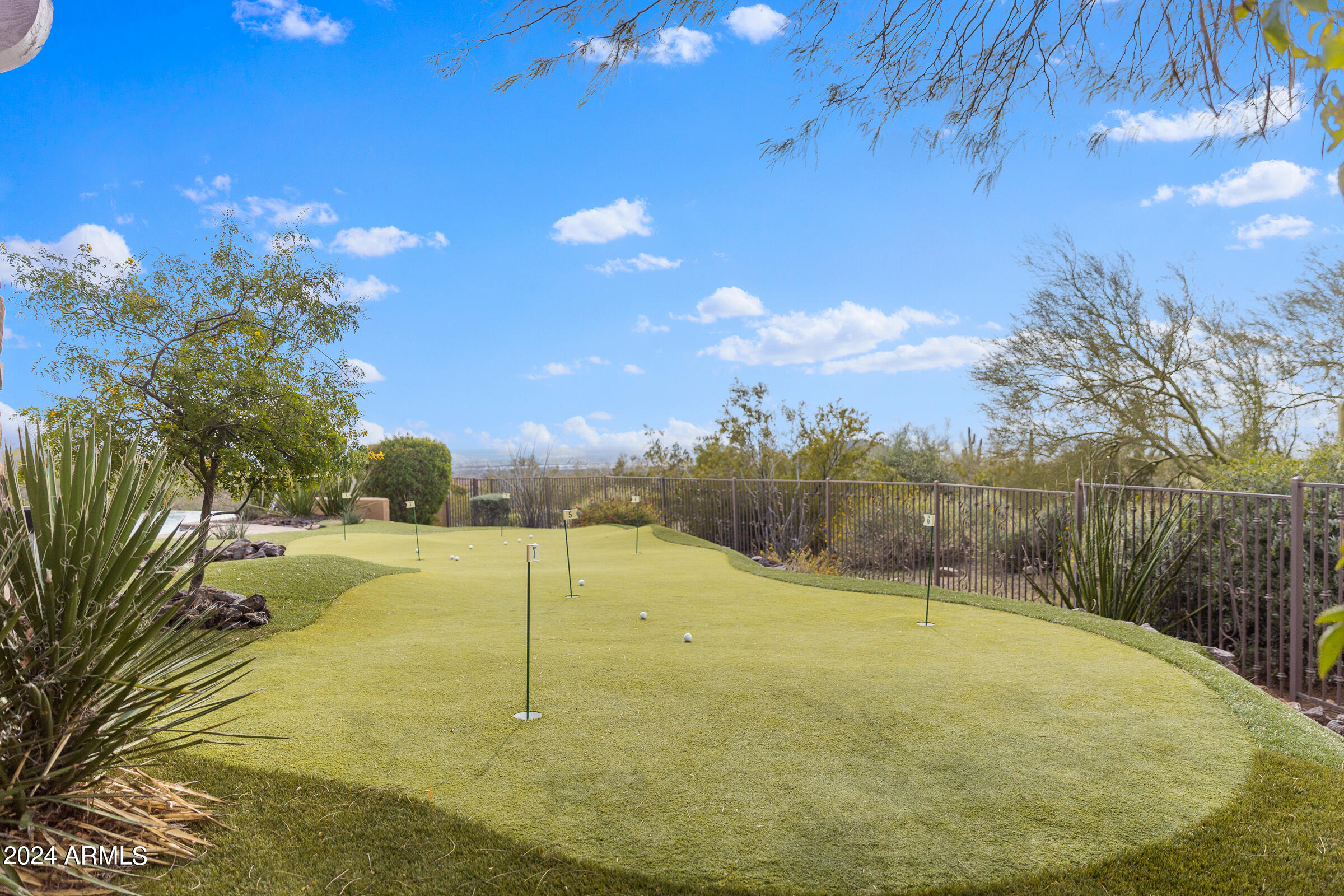 4320 N DIAMOND POINT Circle