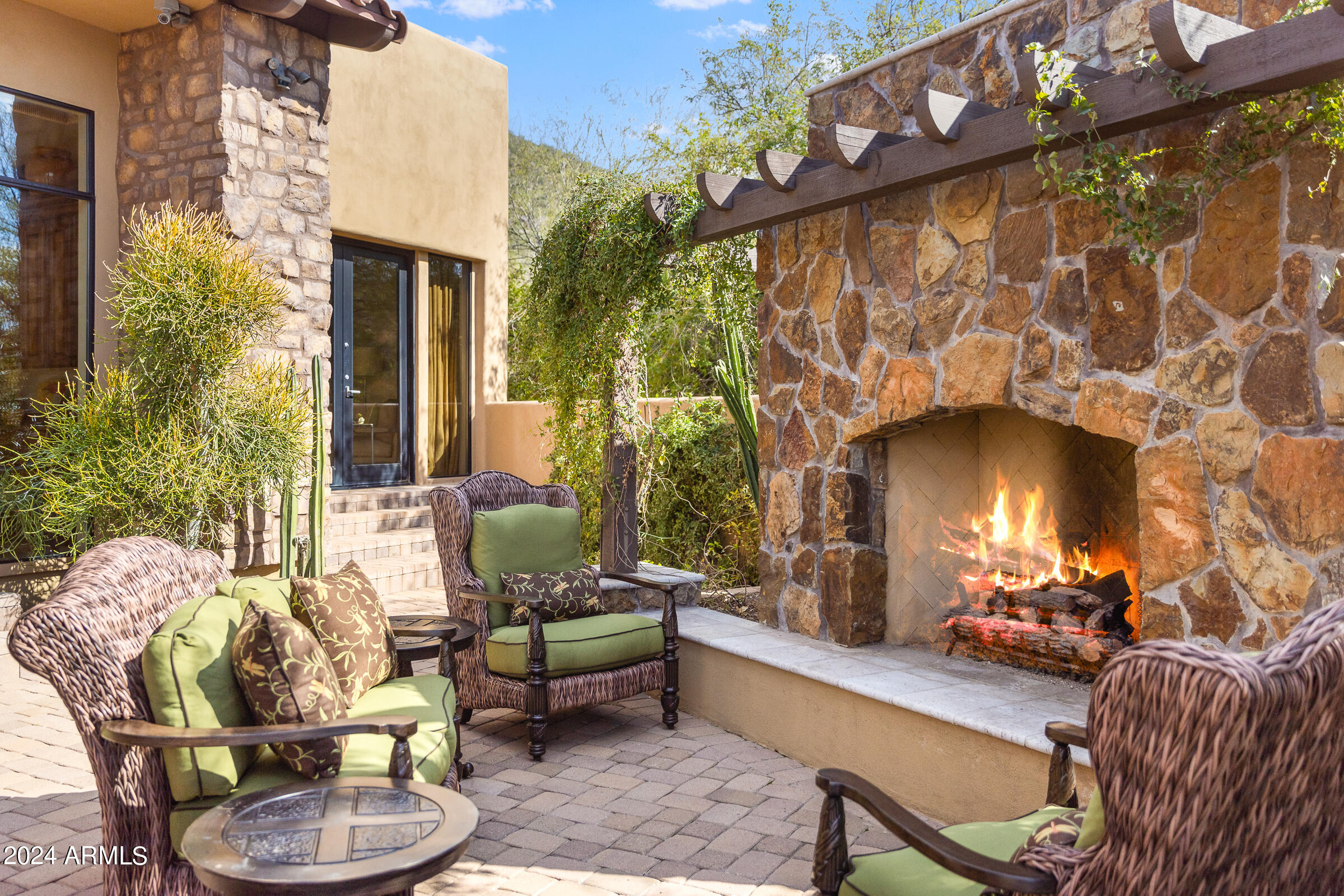 4320 N DIAMOND POINT Circle