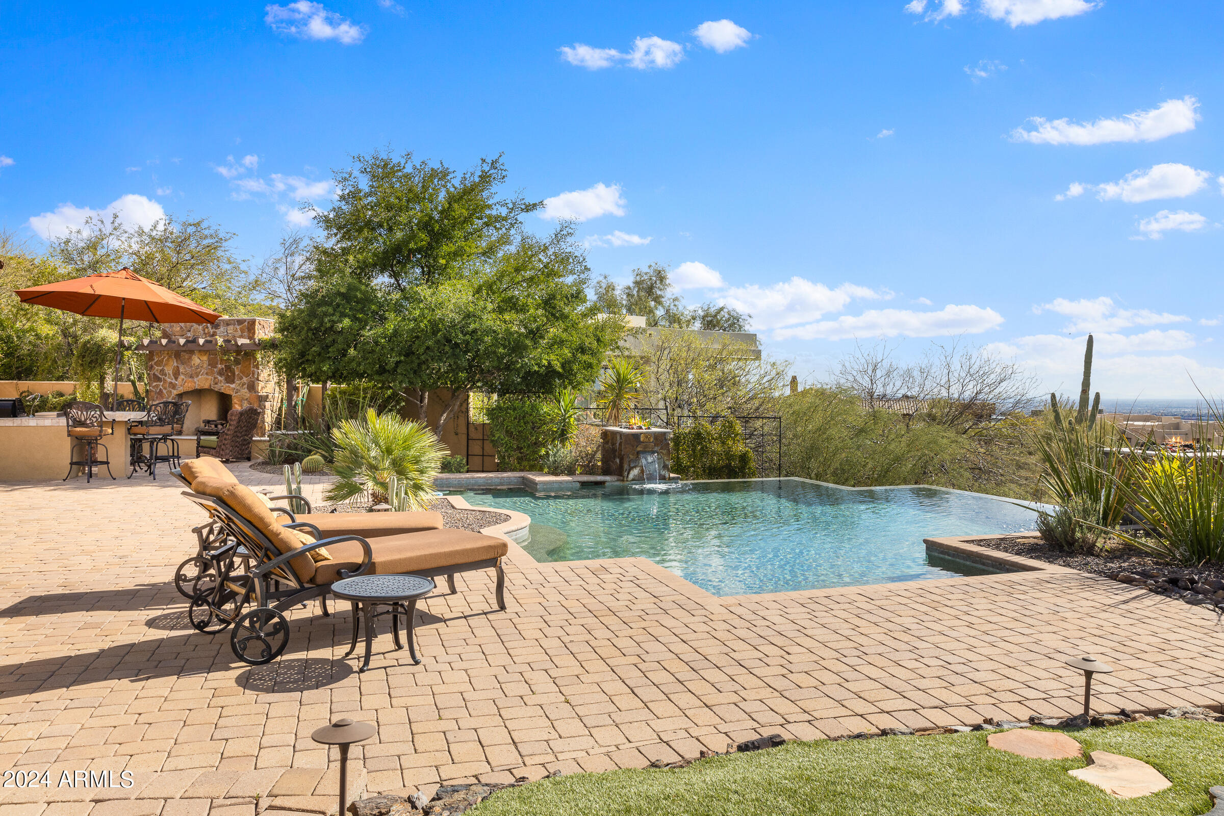 4320 N DIAMOND POINT Circle