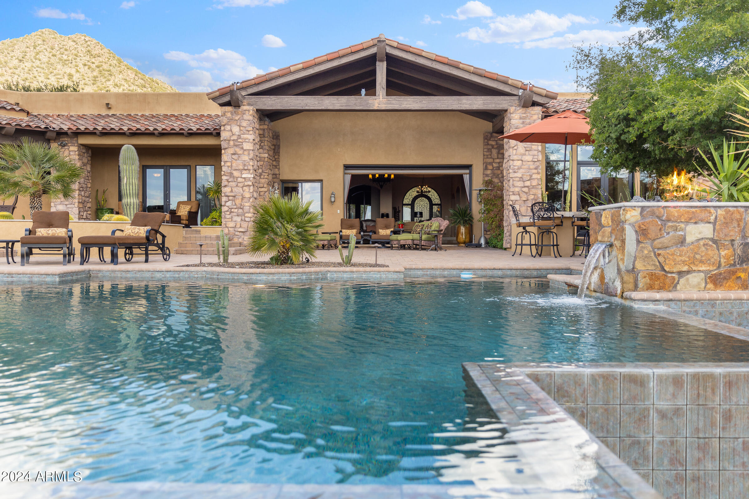 4320 N DIAMOND POINT Circle