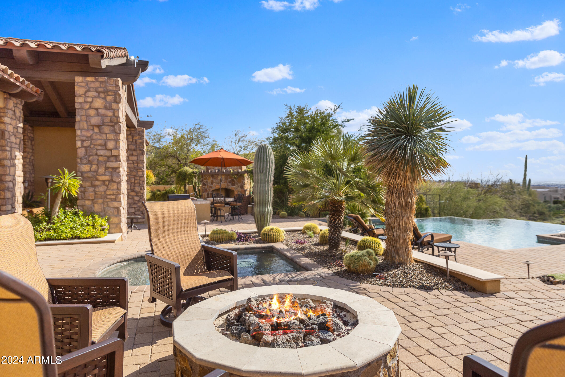 4320 N DIAMOND POINT Circle