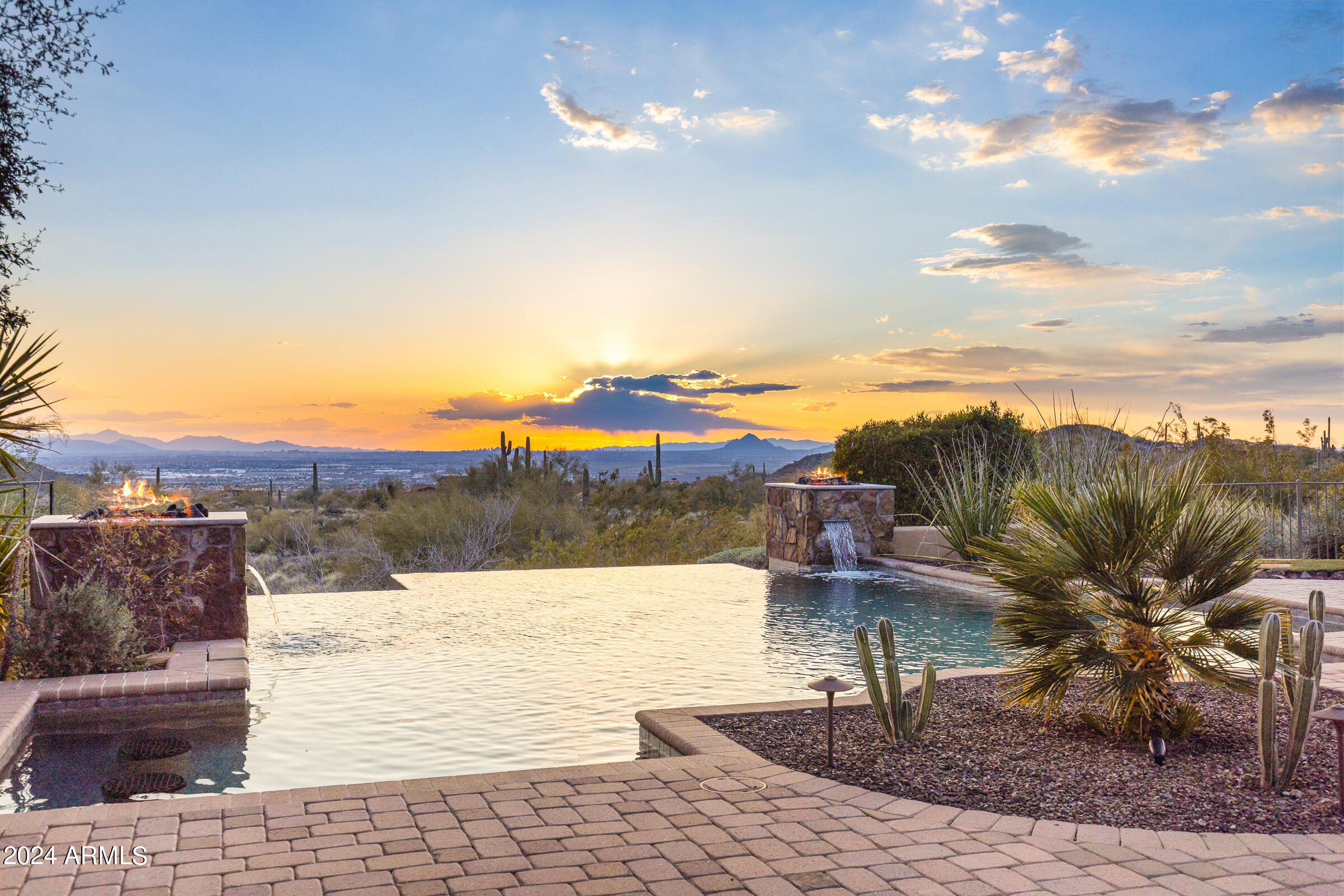 4320 N DIAMOND POINT Circle