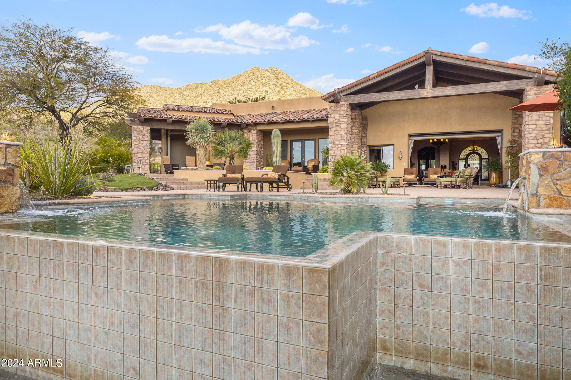 4320 N DIAMOND POINT Circle