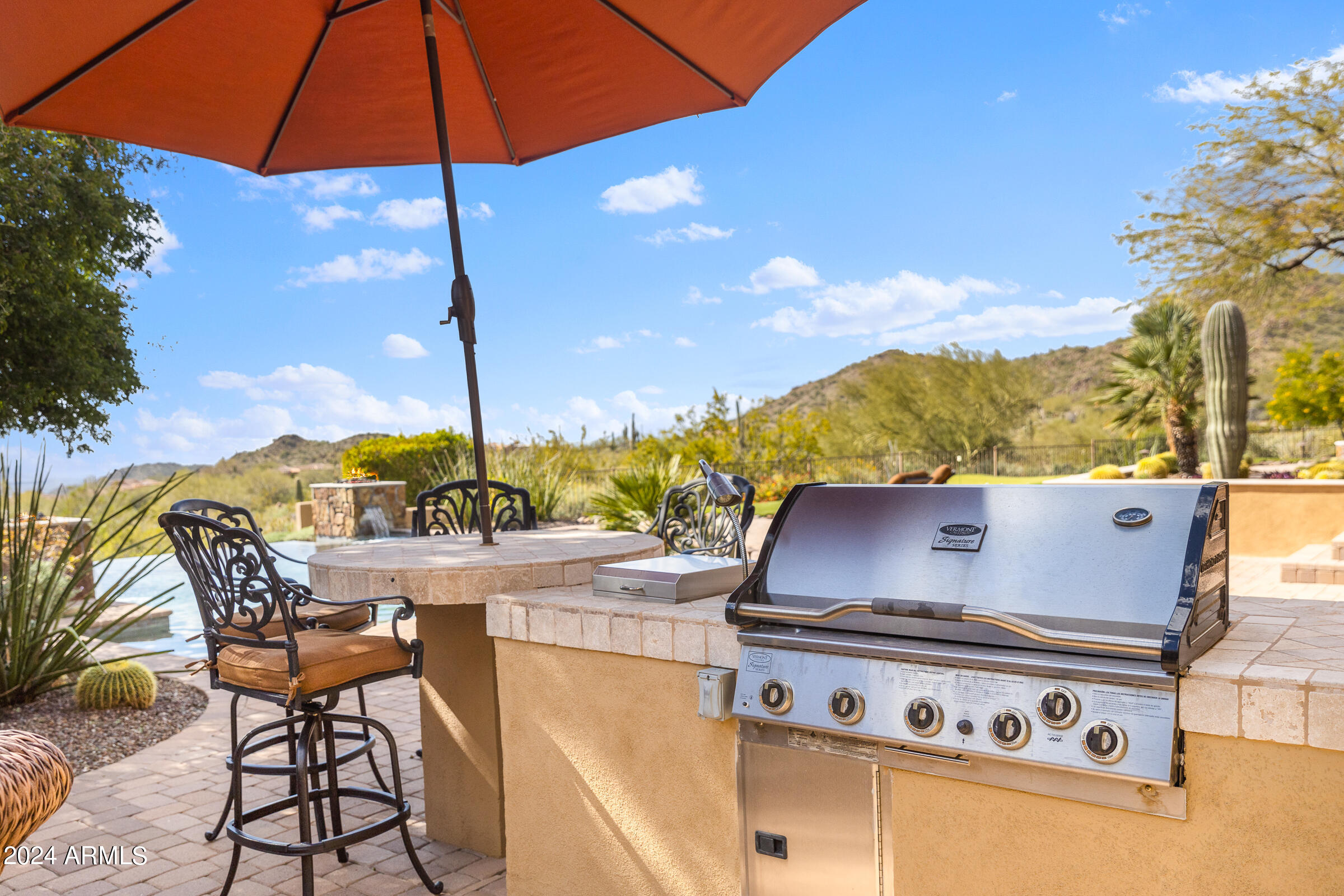 4320 N DIAMOND POINT Circle