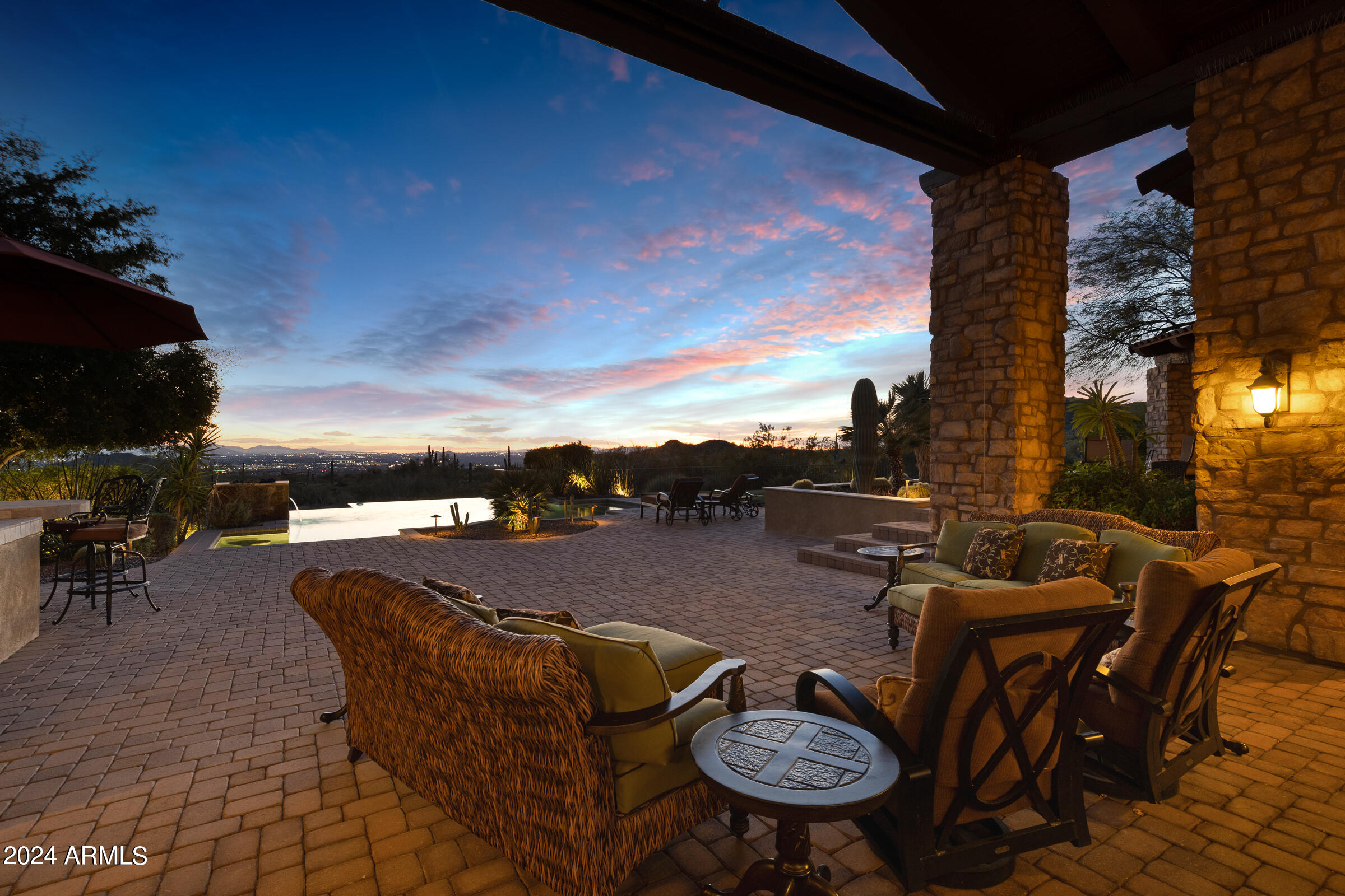 4320 N DIAMOND POINT Circle