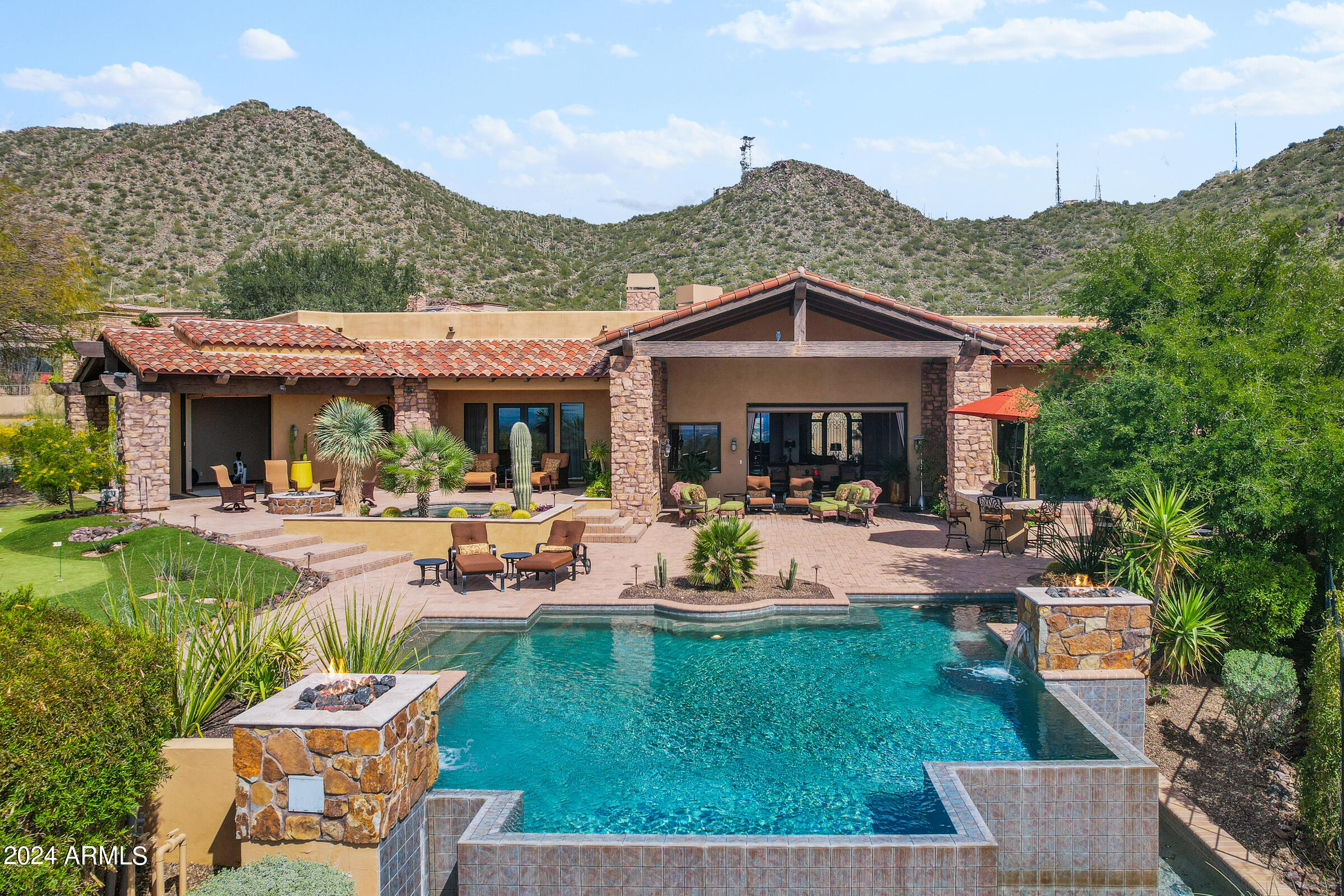 4320 N DIAMOND POINT Circle