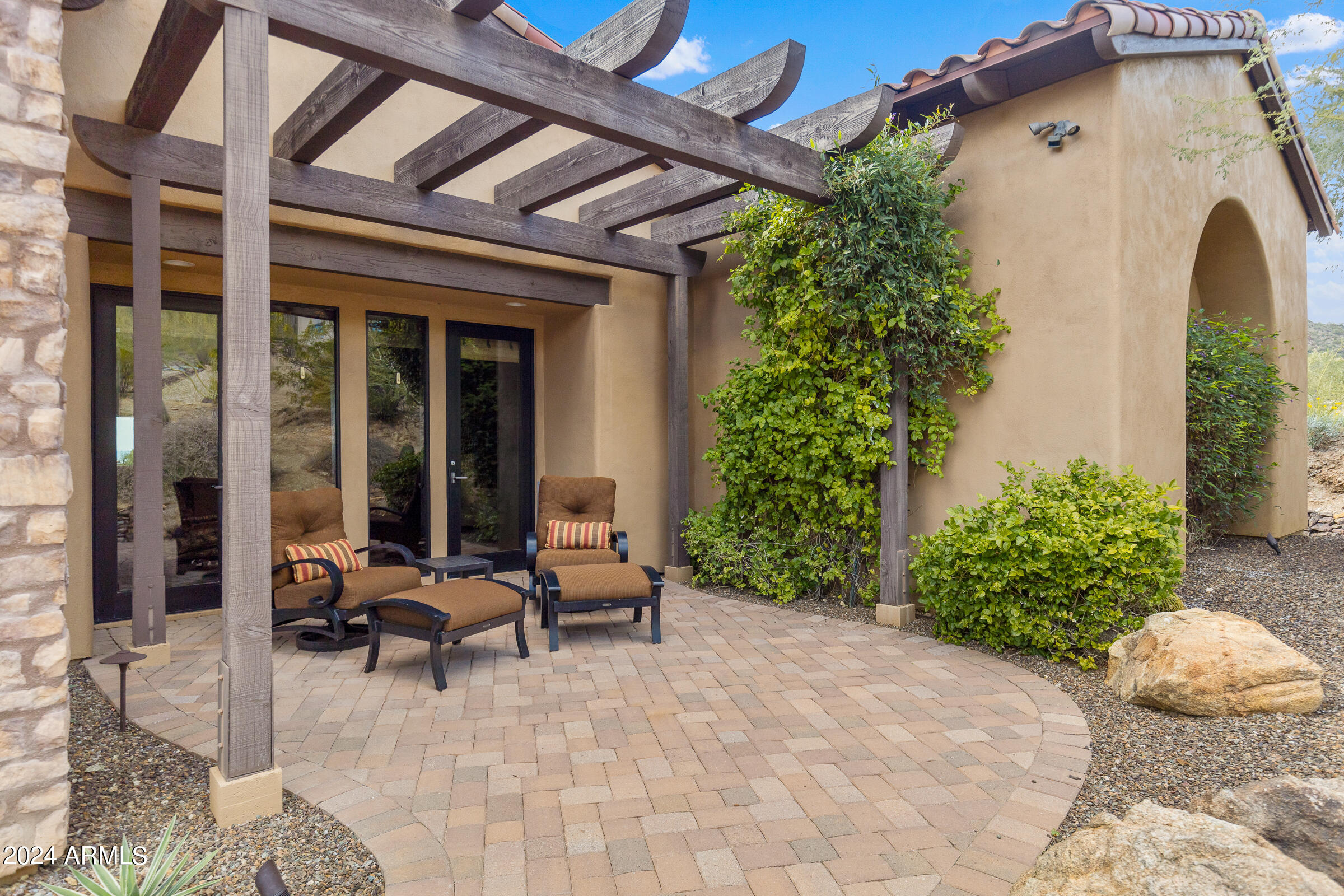 4320 N DIAMOND POINT Circle