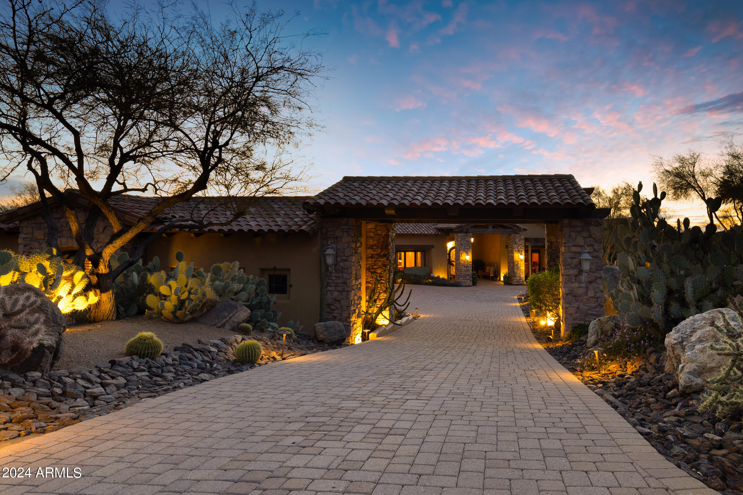 4320 N DIAMOND POINT Circle