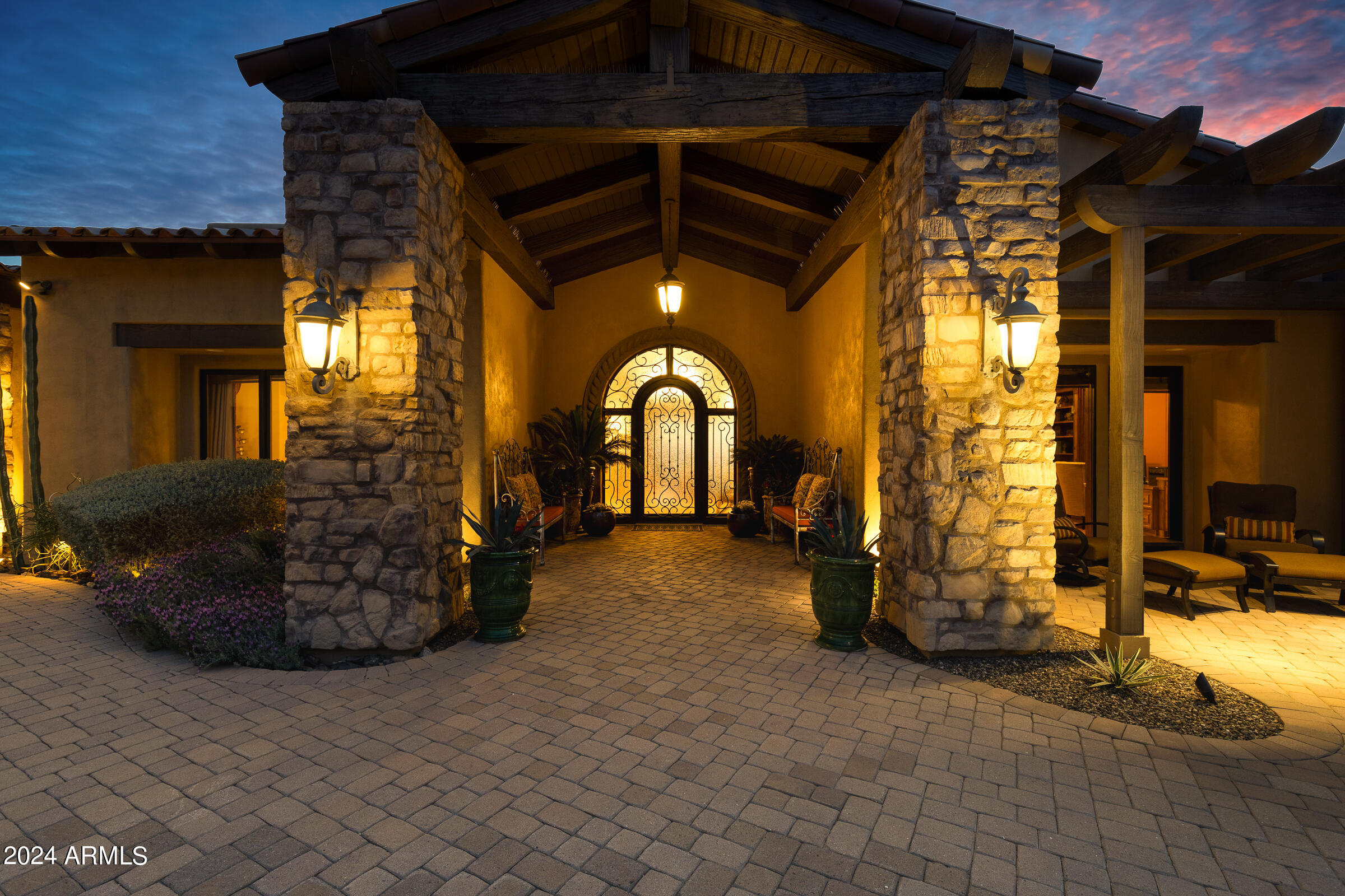 4320 N DIAMOND POINT Circle