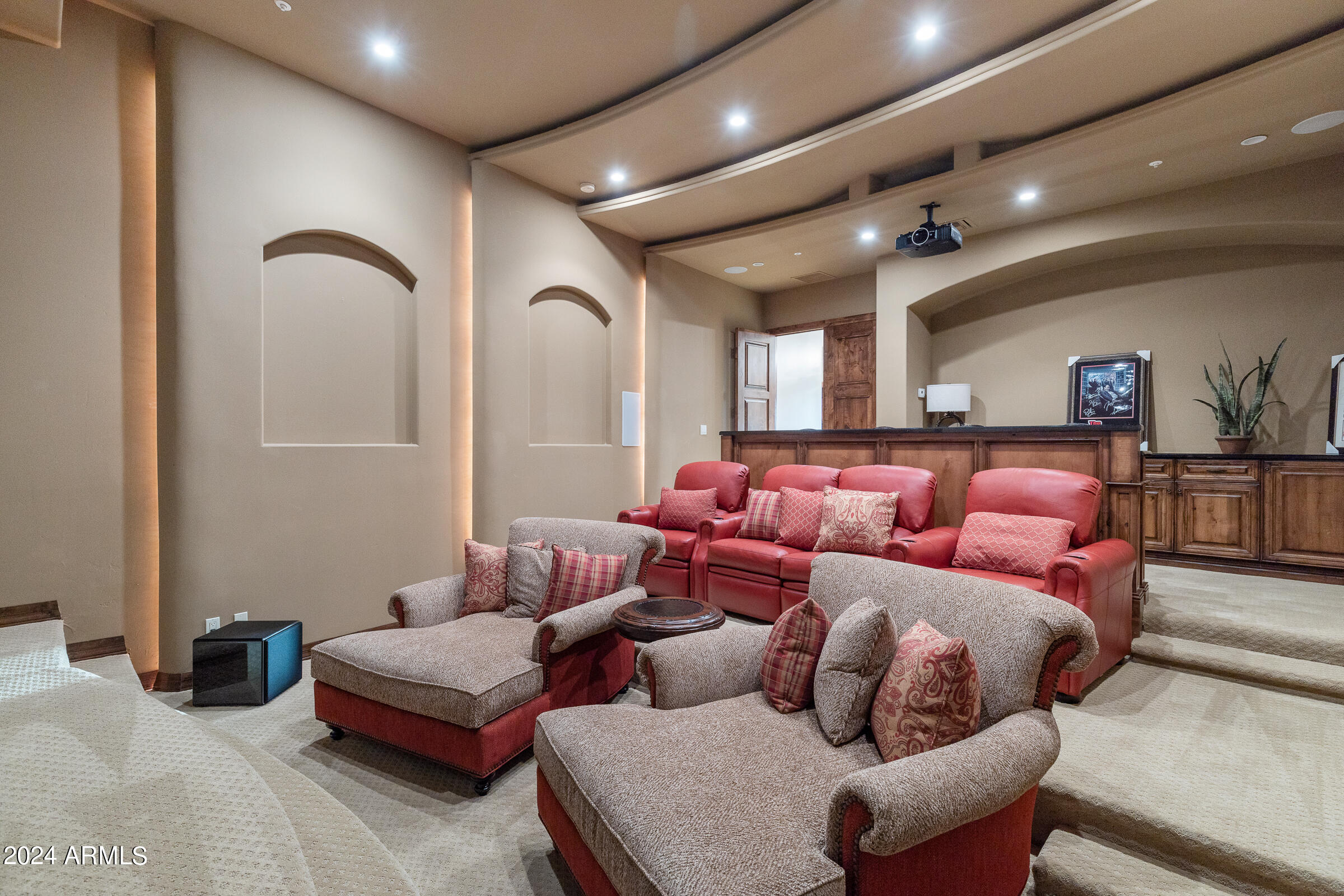 4320 N DIAMOND POINT Circle