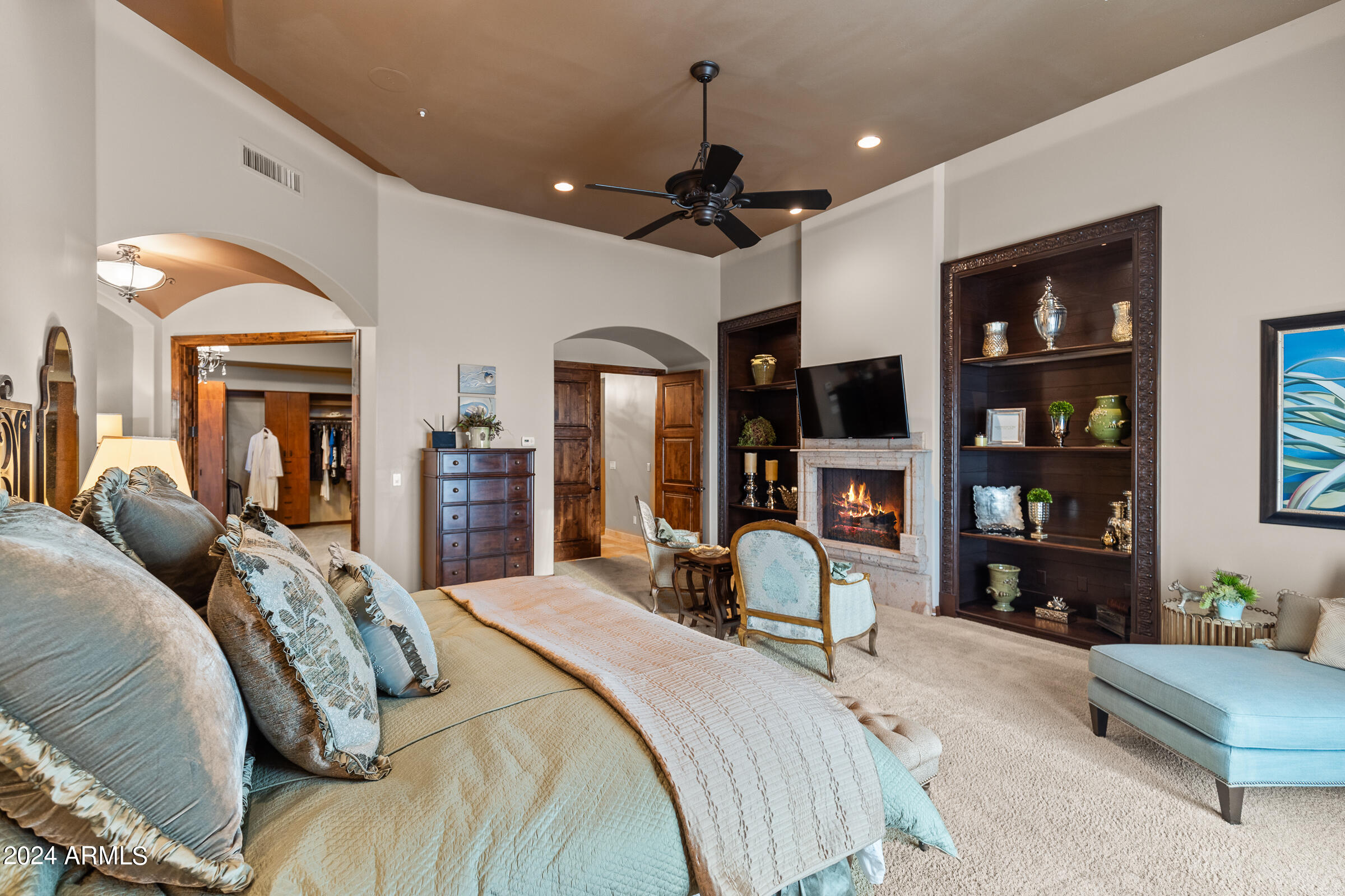 4320 N DIAMOND POINT Circle