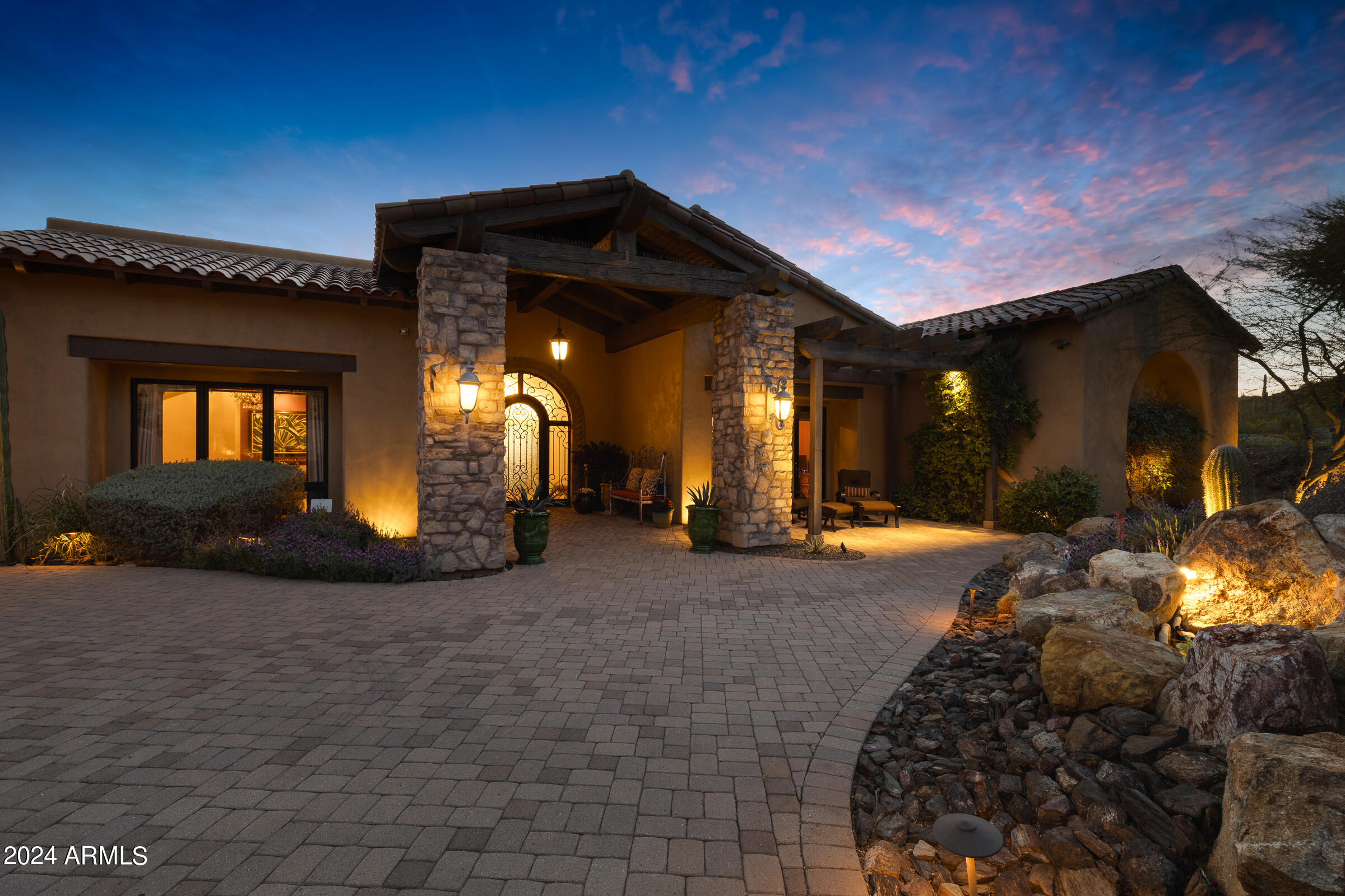 4320 N DIAMOND POINT Circle