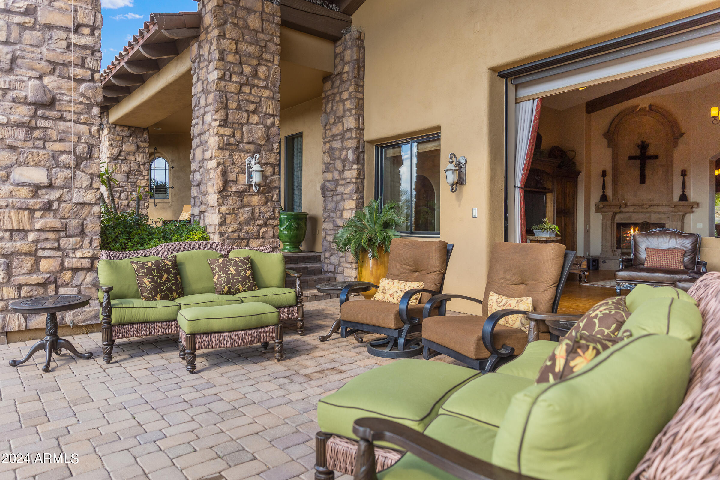 4320 N DIAMOND POINT Circle