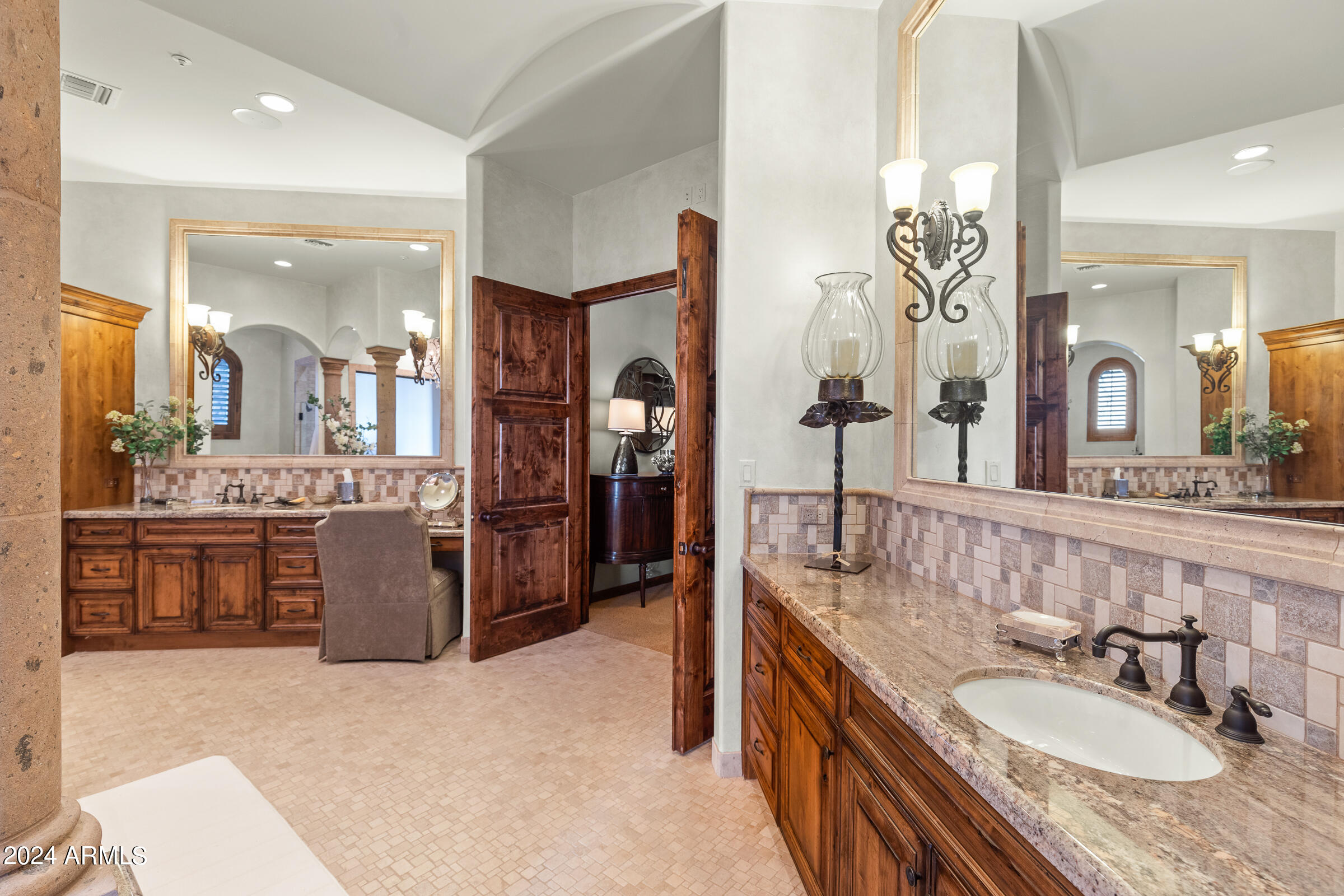 4320 N DIAMOND POINT Circle