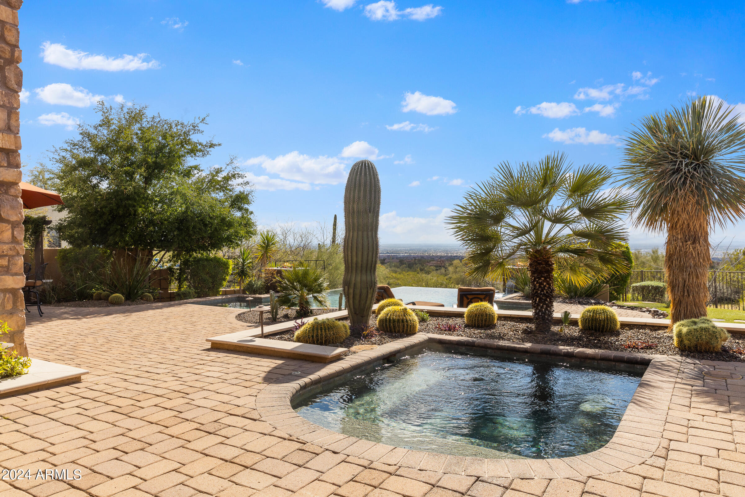 4320 N DIAMOND POINT Circle