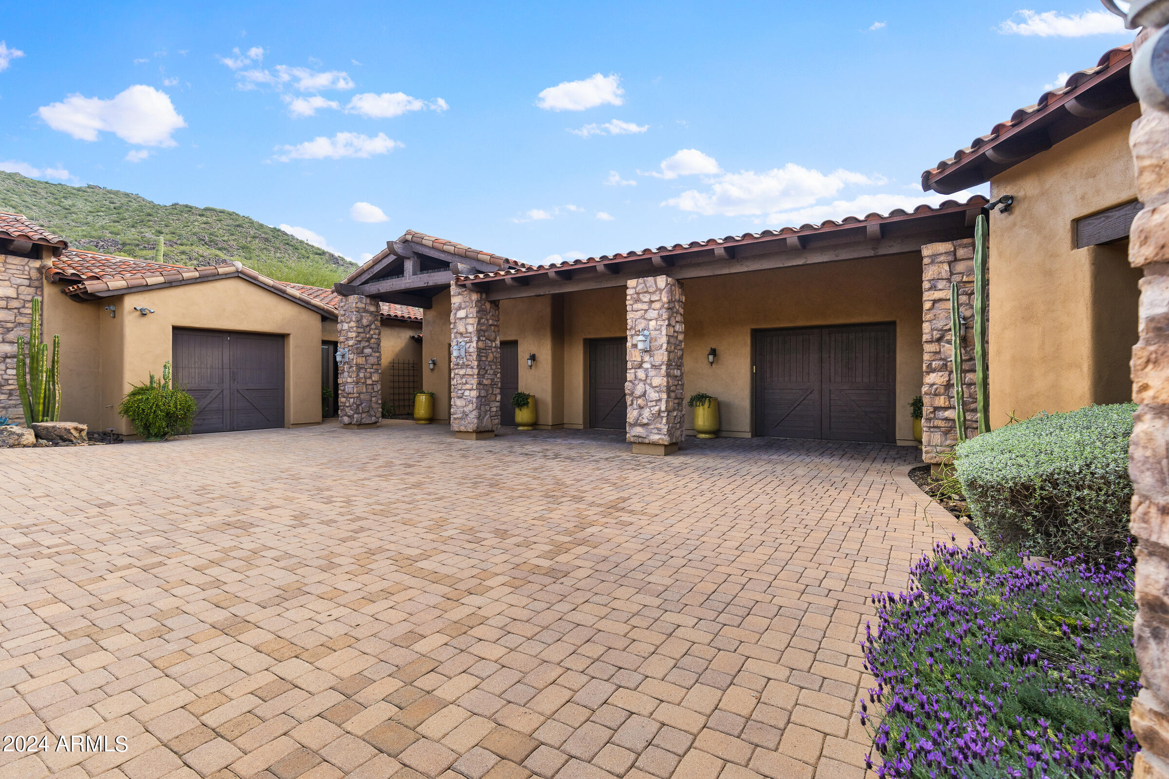 4320 N DIAMOND POINT Circle