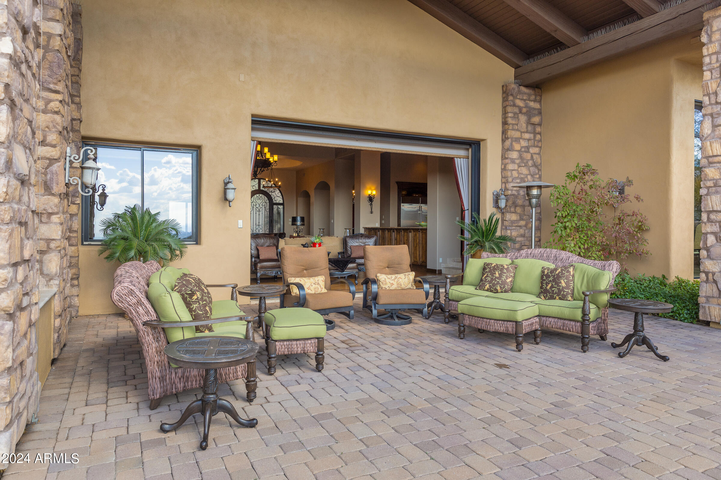 4320 N DIAMOND POINT Circle