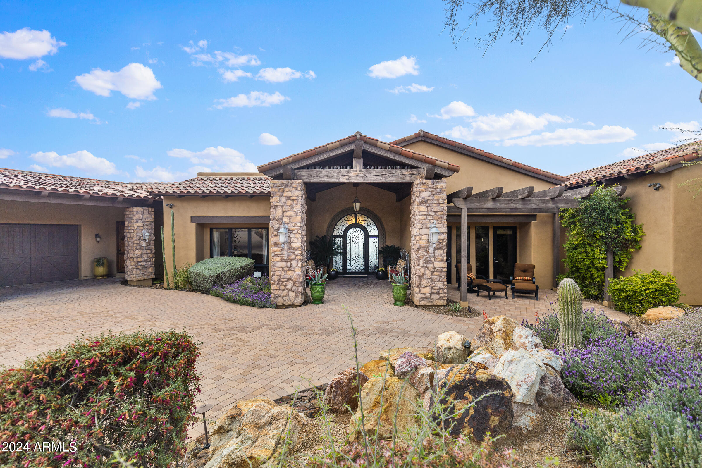 4320 N DIAMOND POINT Circle