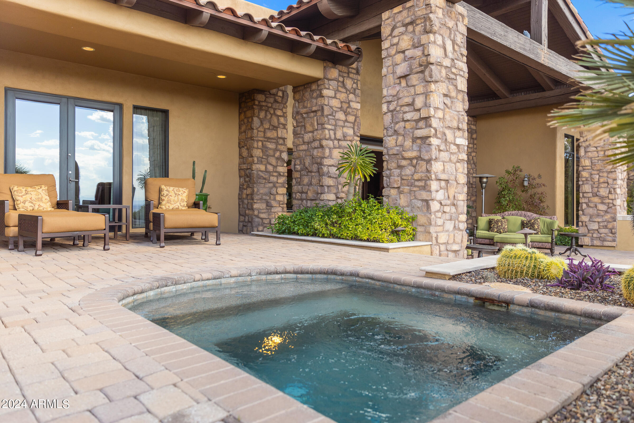 4320 N DIAMOND POINT Circle