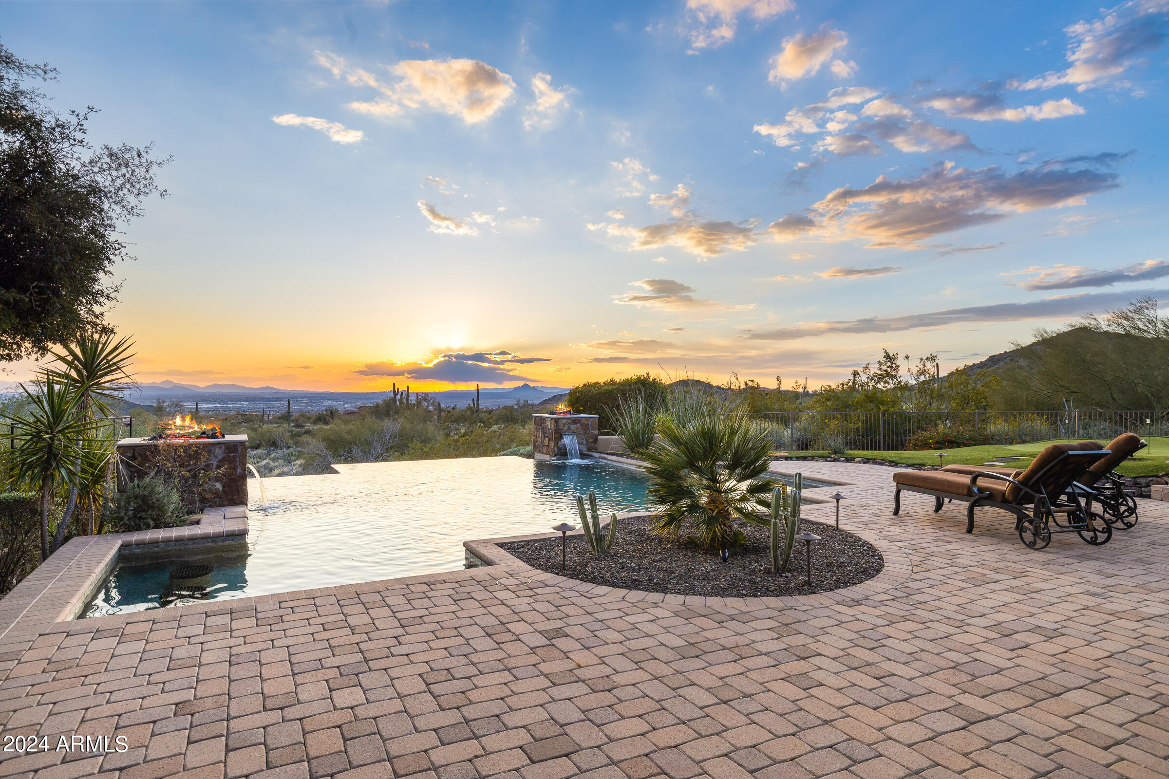 4320 N DIAMOND POINT Circle