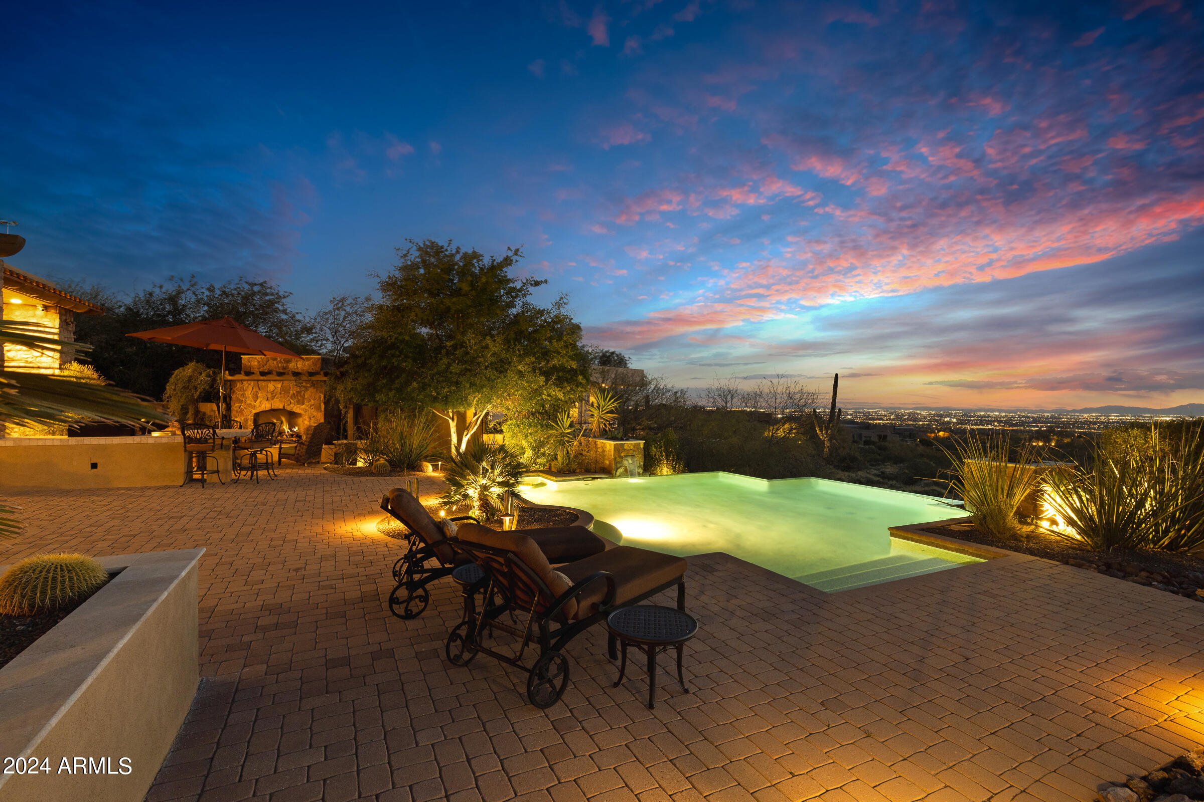 4320 N DIAMOND POINT Circle