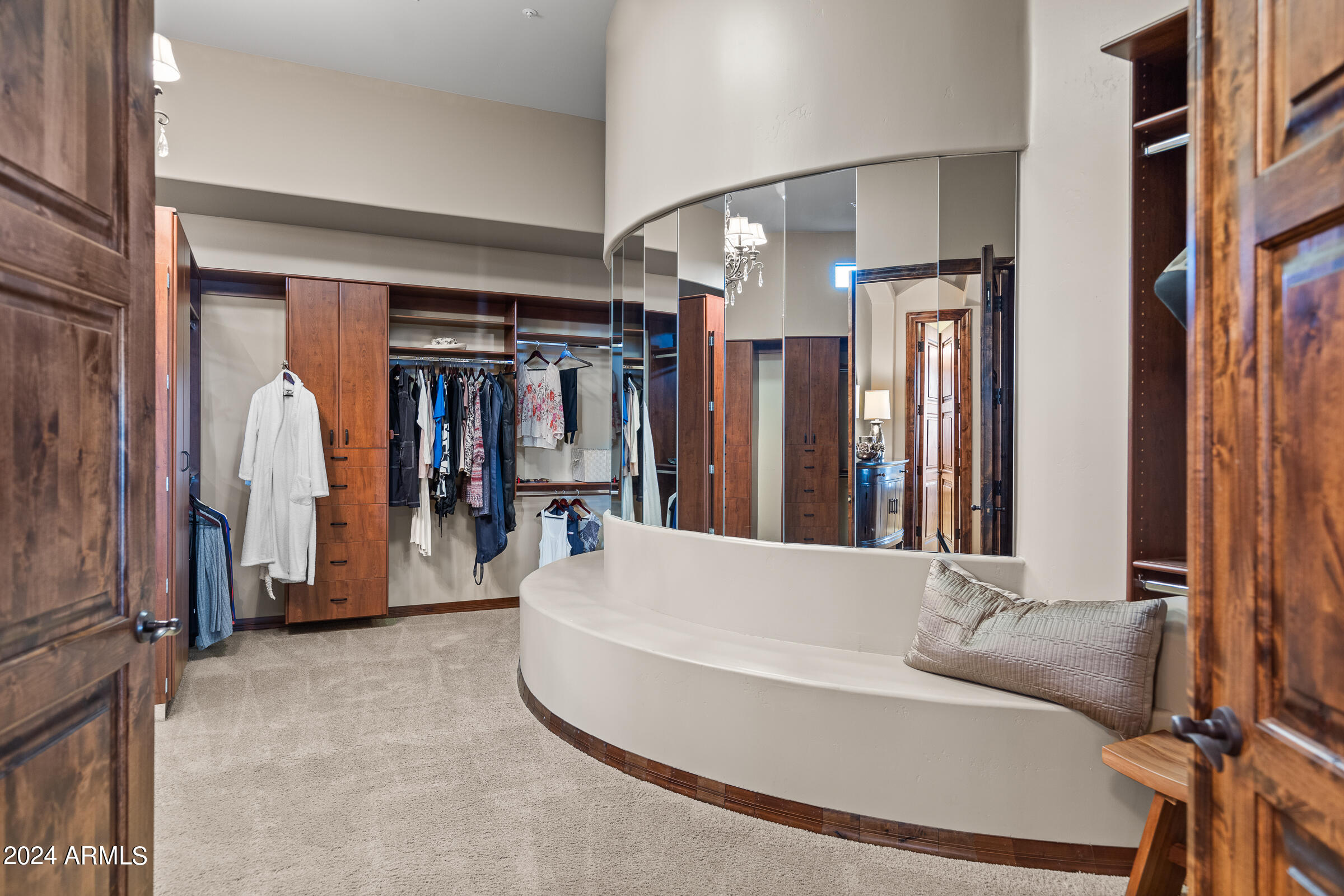 4320 N DIAMOND POINT Circle