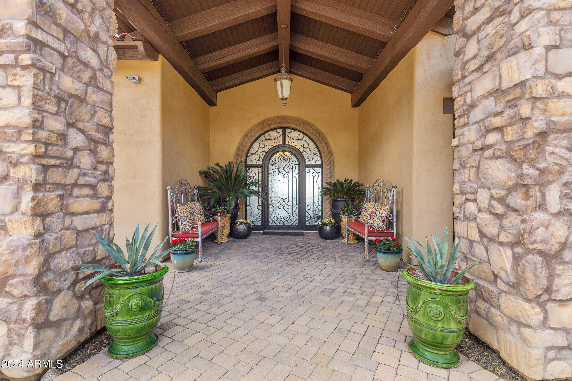 4320 N DIAMOND POINT Circle